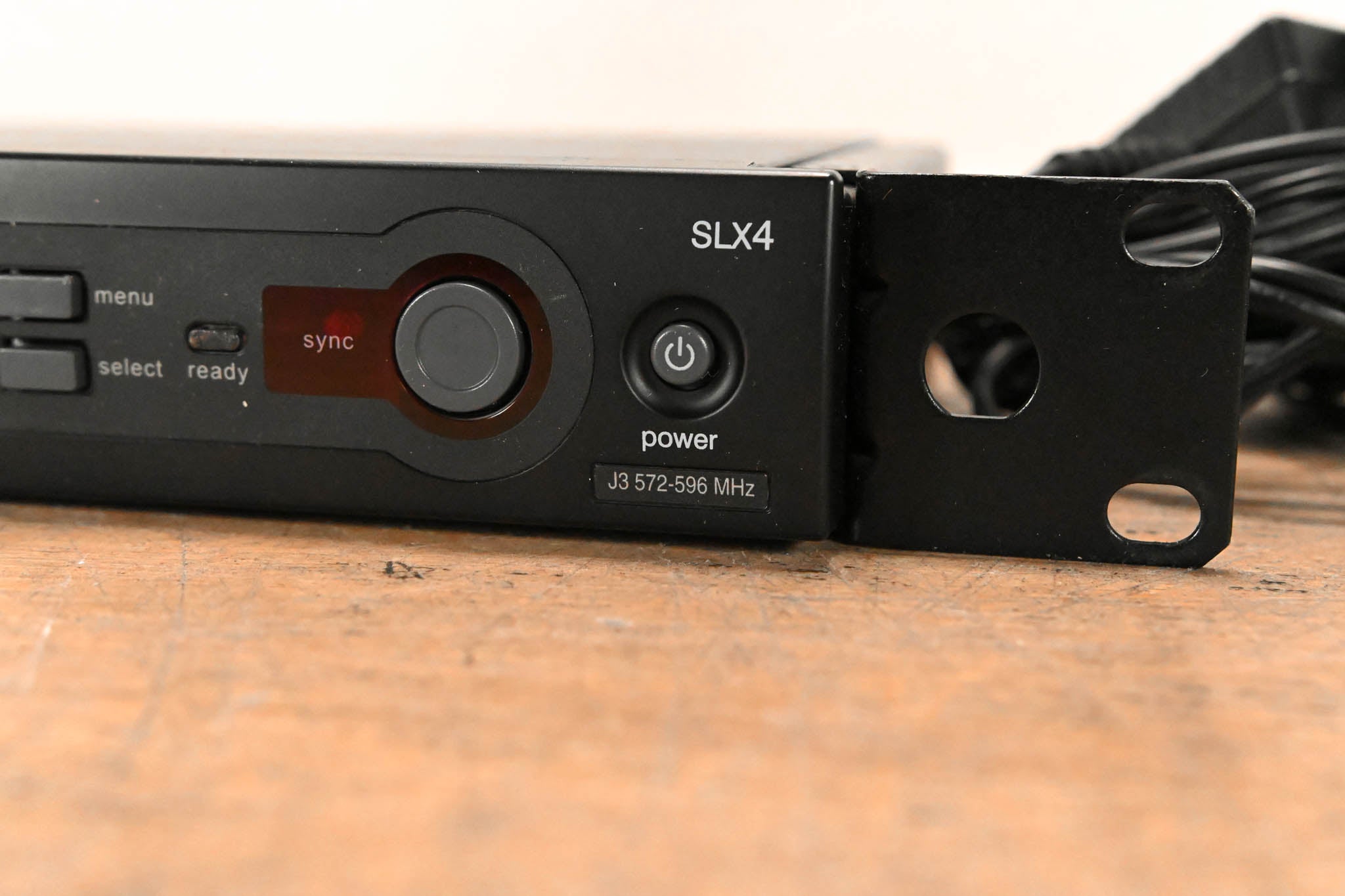 Shure SLX4 Wireless Receiver - J3 Band: 572-596 MHz