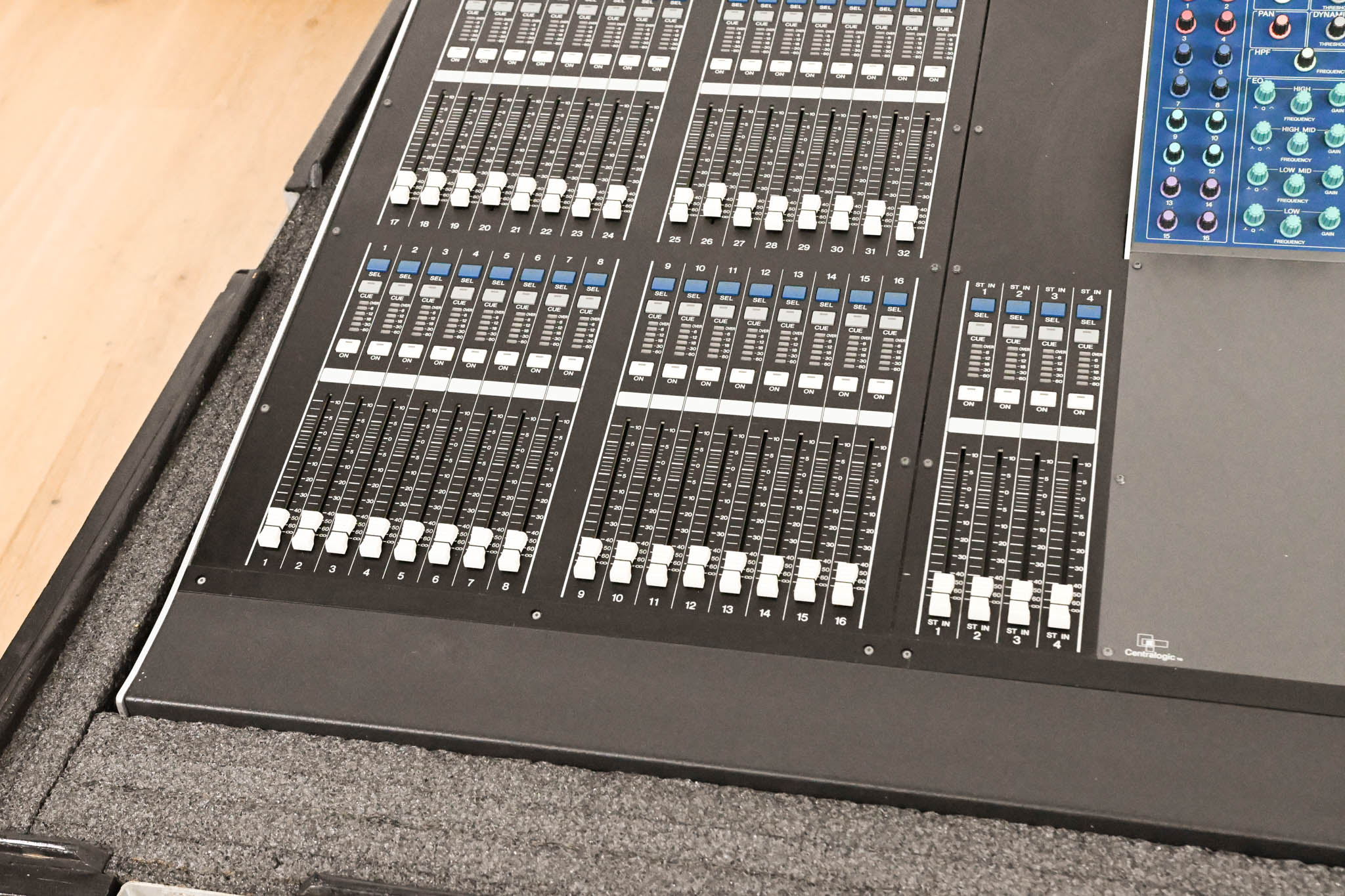 Yamaha M7CL-48 48-Channel Digital Audio Mixing Console with Road Case