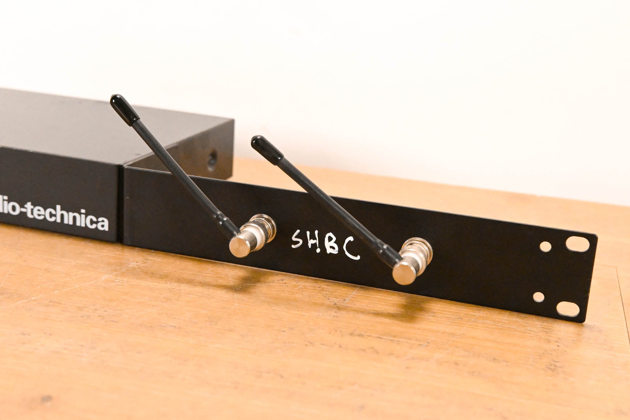 Audio-Technica ATW-DA49 UHF Antenna Distribution System NO POWER SUPPLY