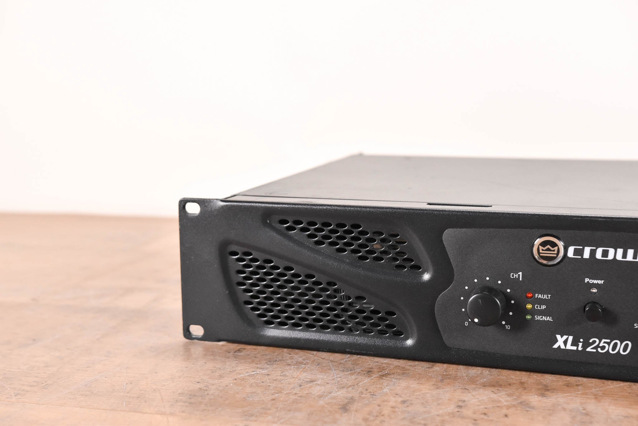 Crown XLi 2500 Two-Channel Power Amplifier