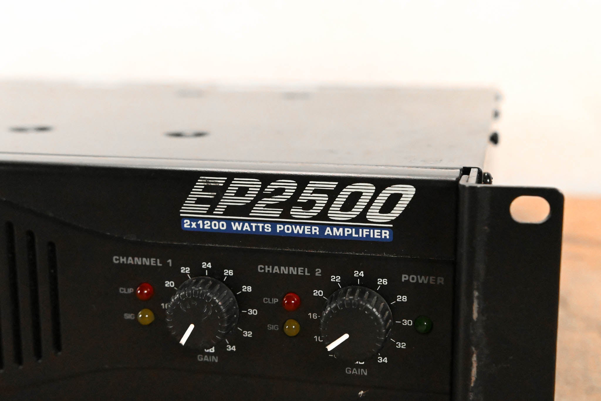 Behringer Europower EP2500 2-Channel Power Amplifier