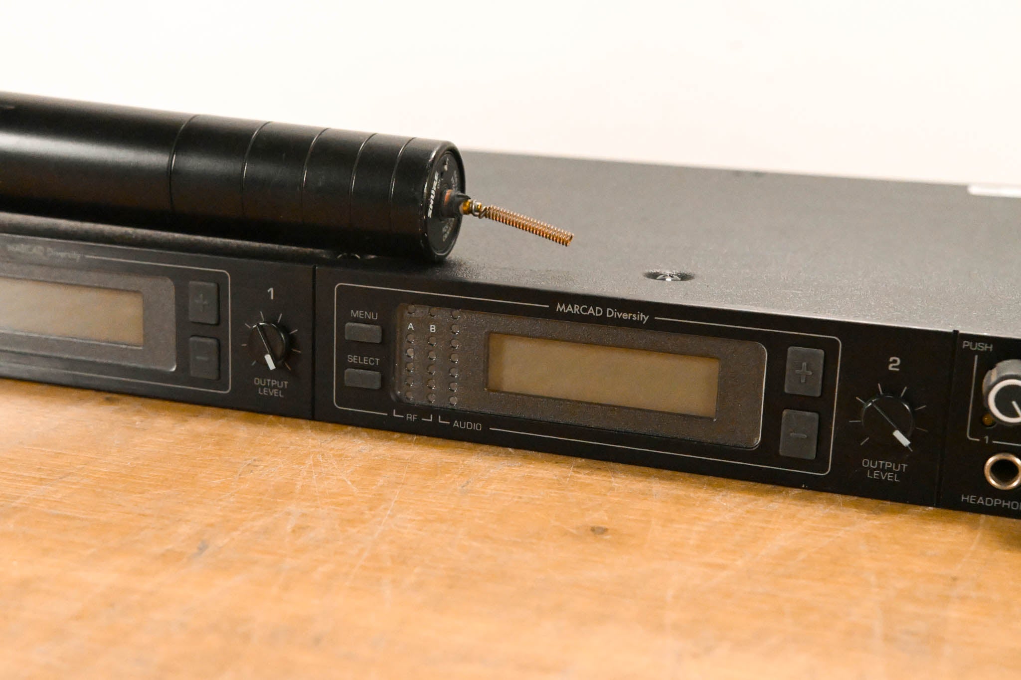 Shure U4D-J4 Dual Wireless Receiver with U2/BETA87A Handheld - J4 Band