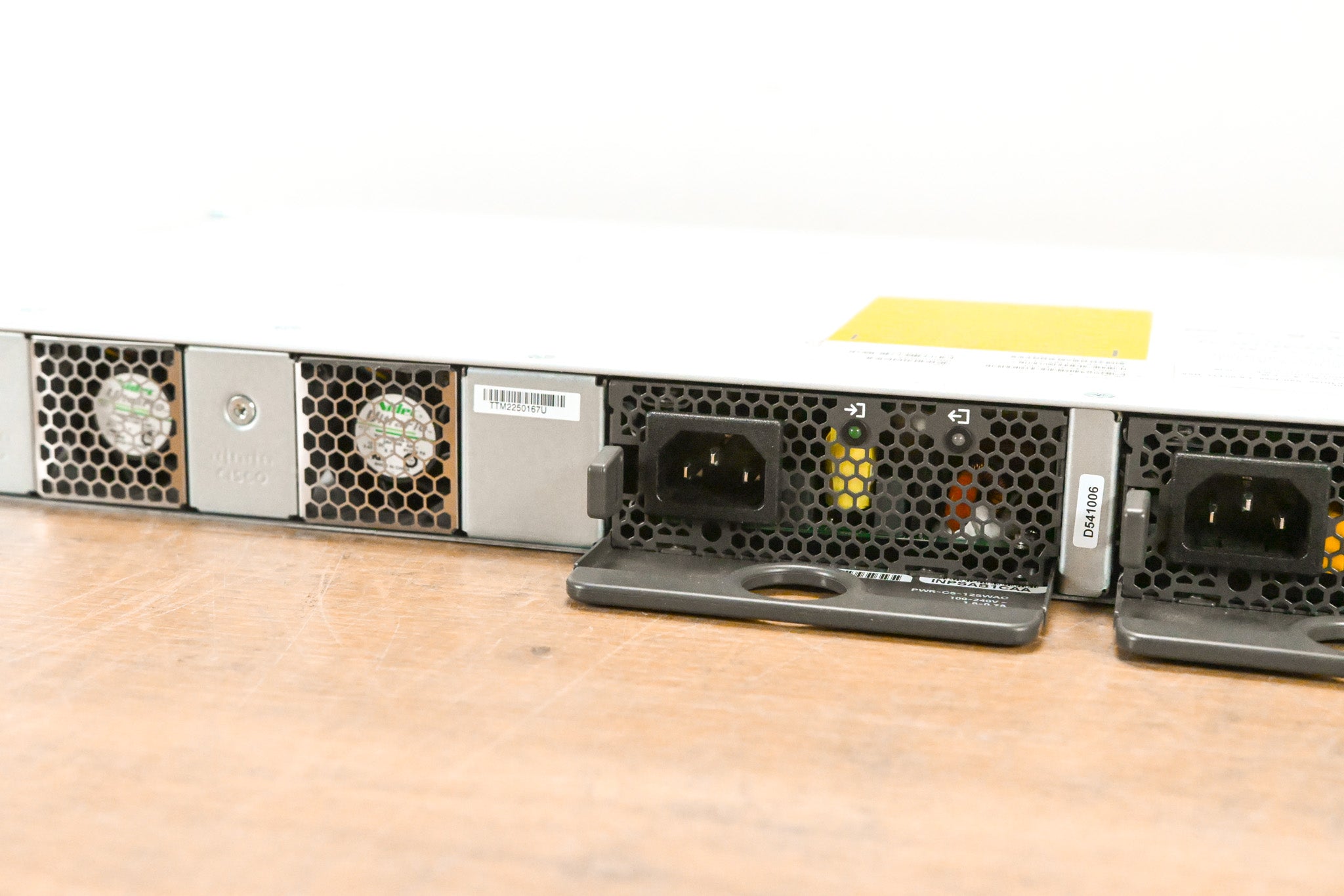 Cisco Catalyst C9200L-24T-4G-E V01 24-Port PoE+ Switch with 4x1G Uplinks
