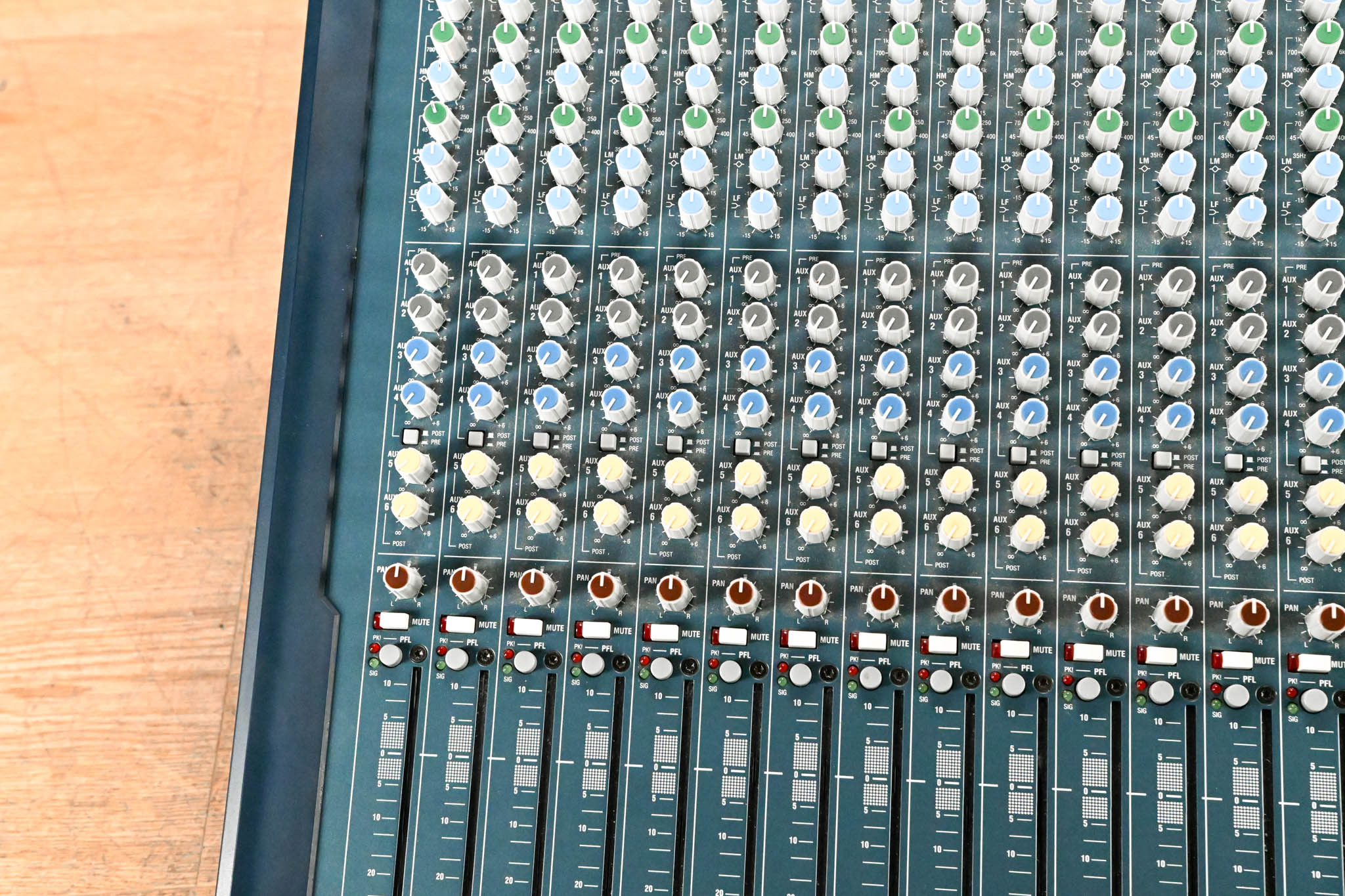 Allen & Heath MixWizard WZ3 16:2 16-Channel Analog Mixer