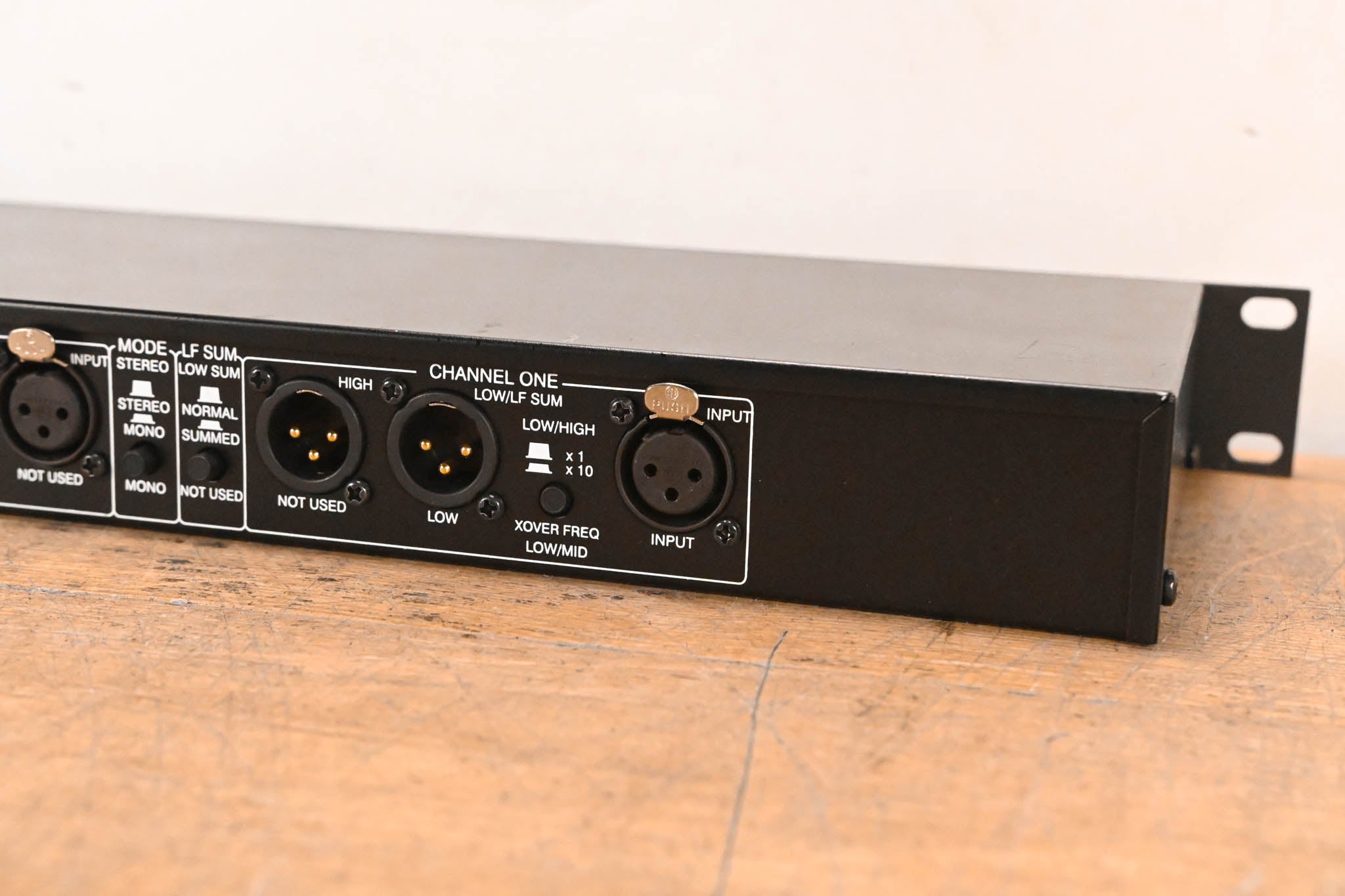 dbx 223XL Stereo 2-Way / Mono 3-Way Crossover