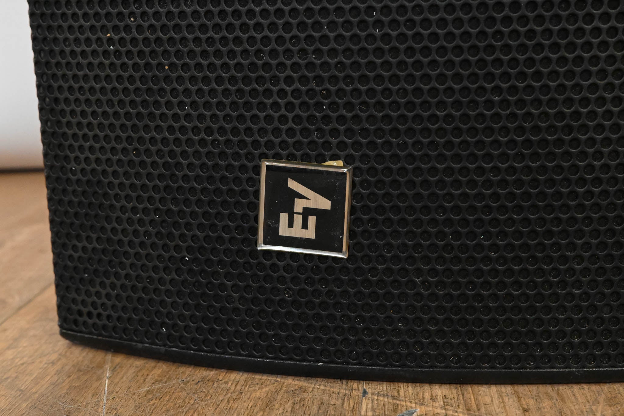 Electro-Voice (EV) EVU-2082/95 Ultracompact 2‑Way Loudspeaker (PAIR)