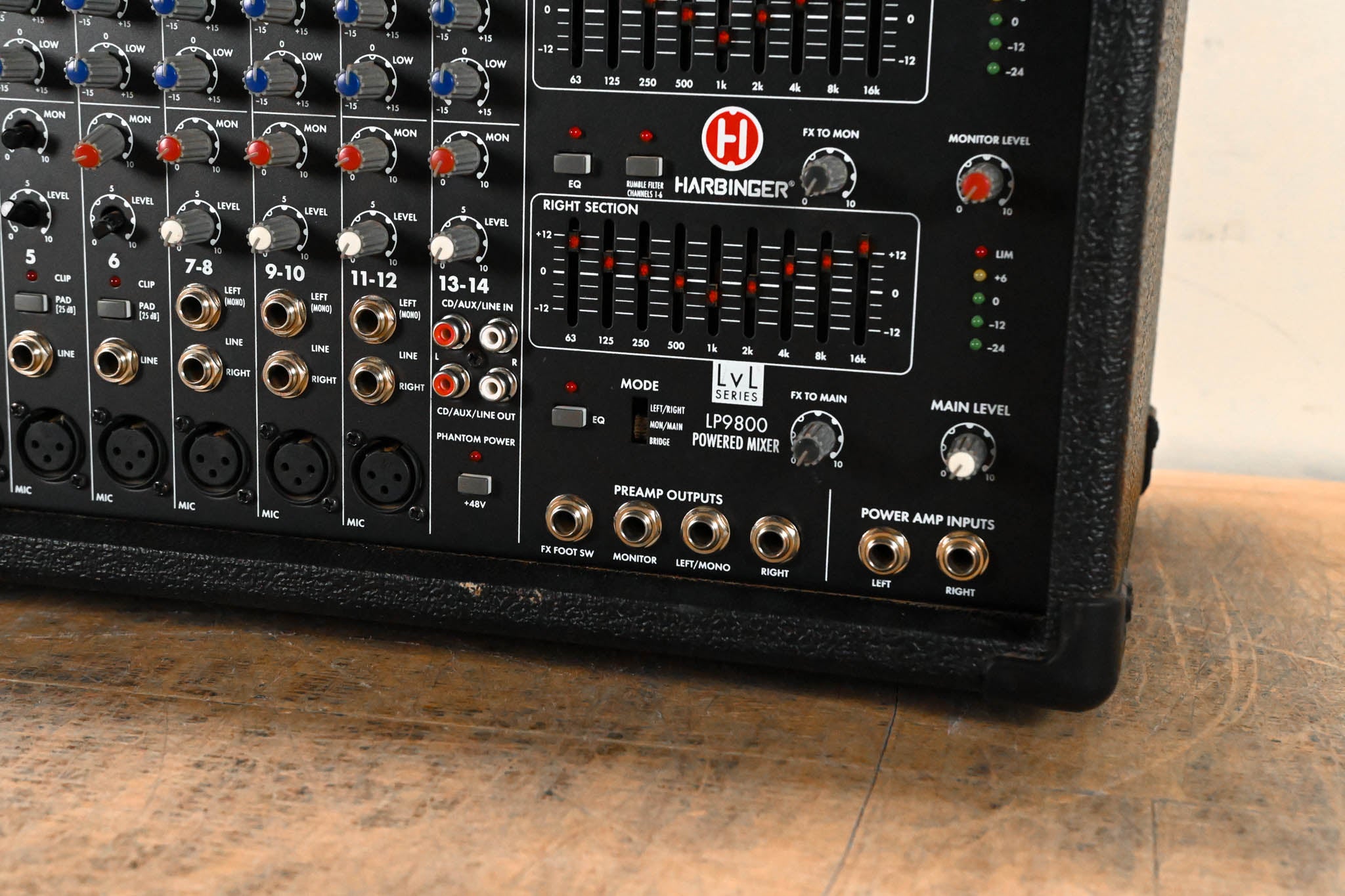 Harbinger LP9800 LVL Series Powered Mixer
