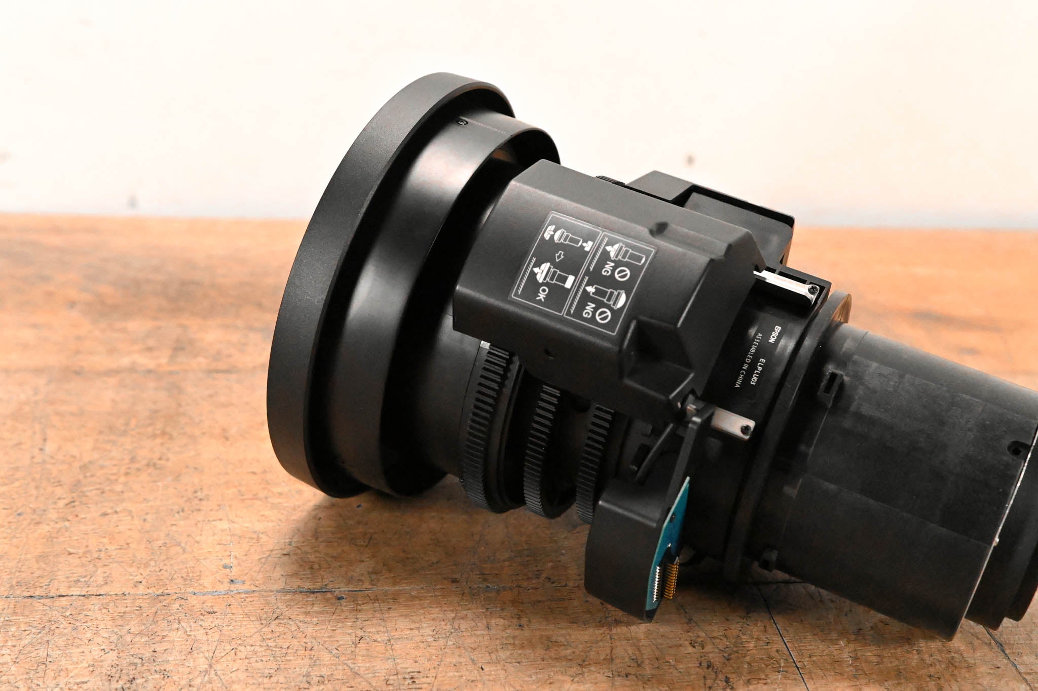 Epson ELPLU03 Wide Short Throw Zoom Lens #1