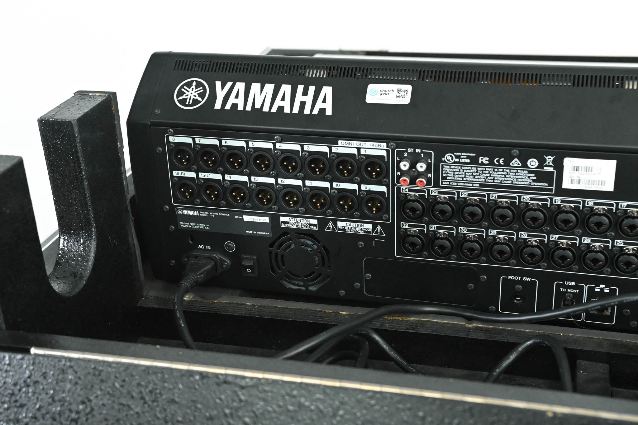 Yamaha TF5 32-Input Digital Mixing Console with Road Case