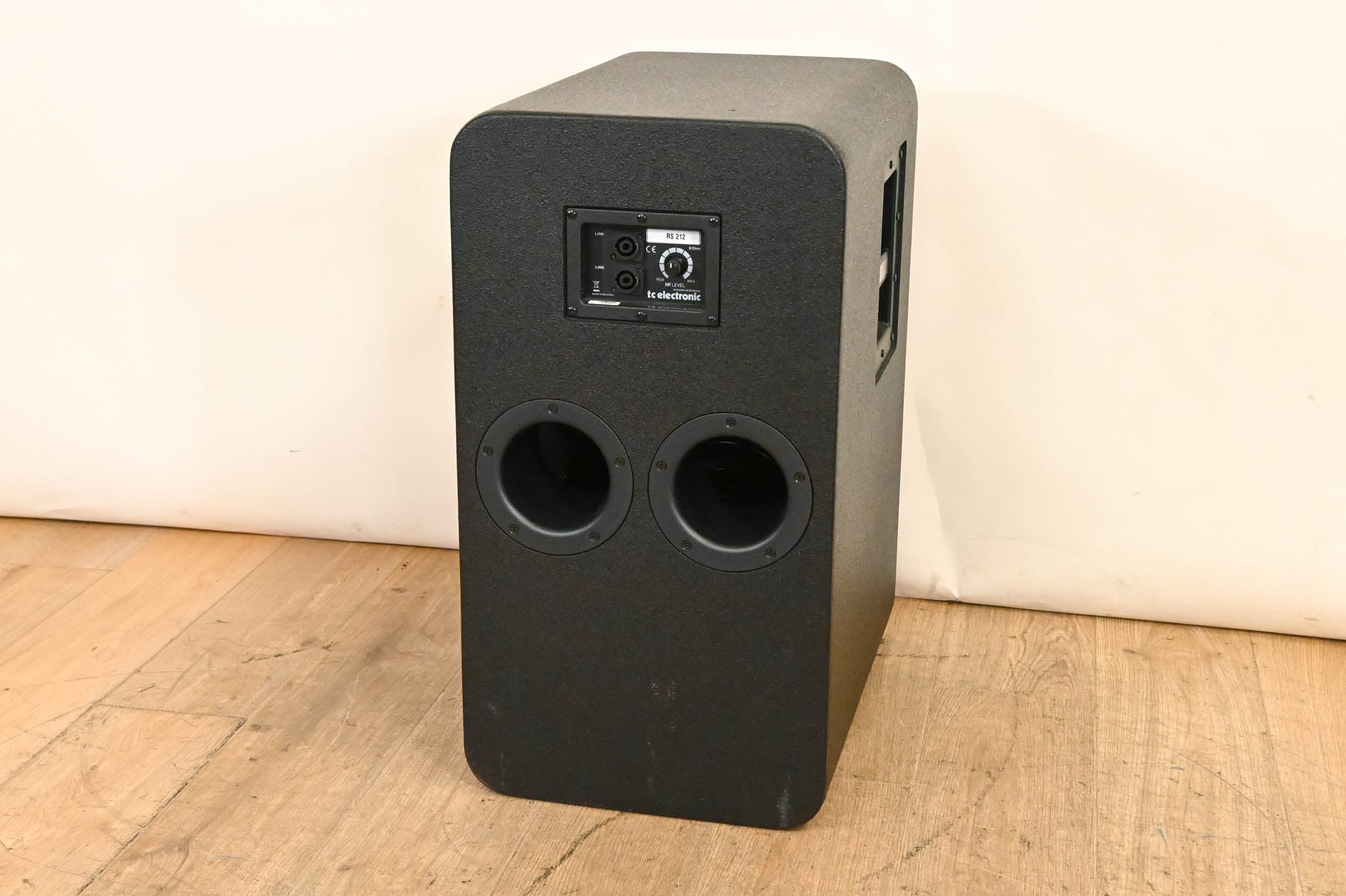TC Electronic RS212 400W 2 x 12" Portable Bass Cabinet