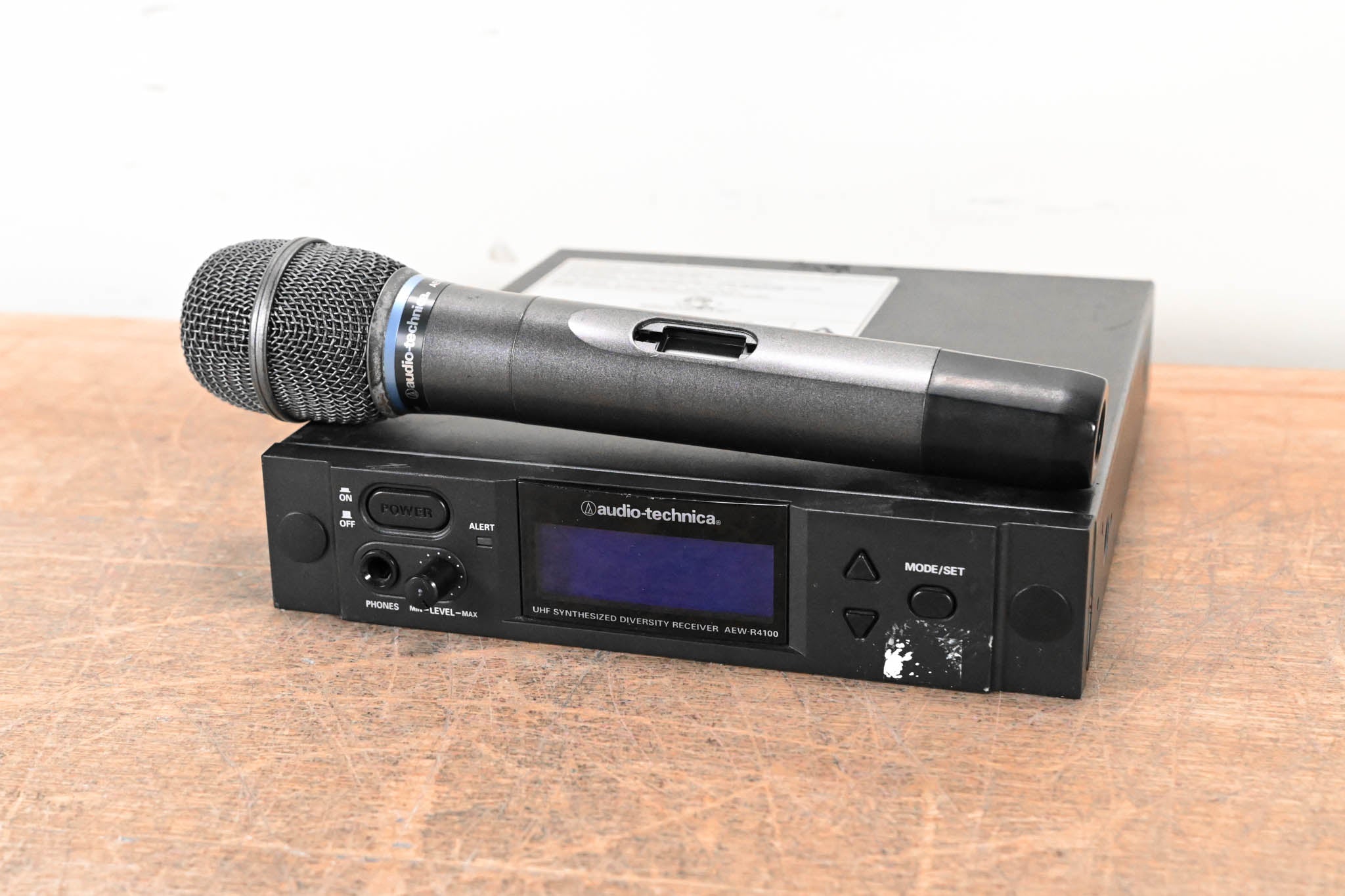 Audio-Technica AEW-4230D Handheld Wireless System - D Band: 655-680 MHz