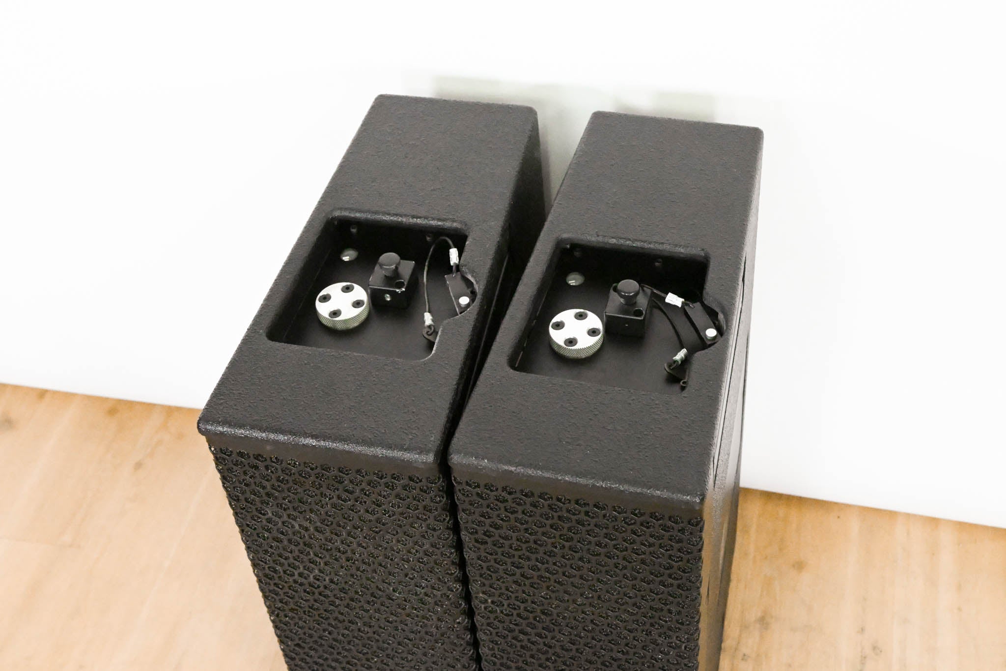 Adamson SpekTrix 3-Way Full Range Line Array Loudspeaker (PAIR)