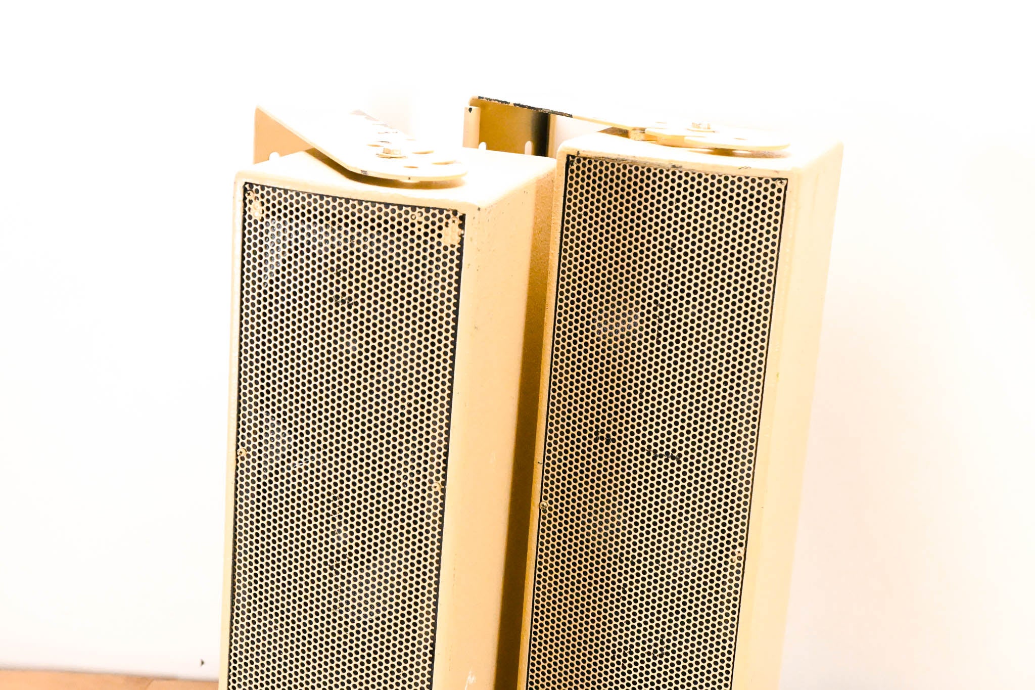 EAW UB52 Two-Way Full-Range Loudspeaker (PAIR)