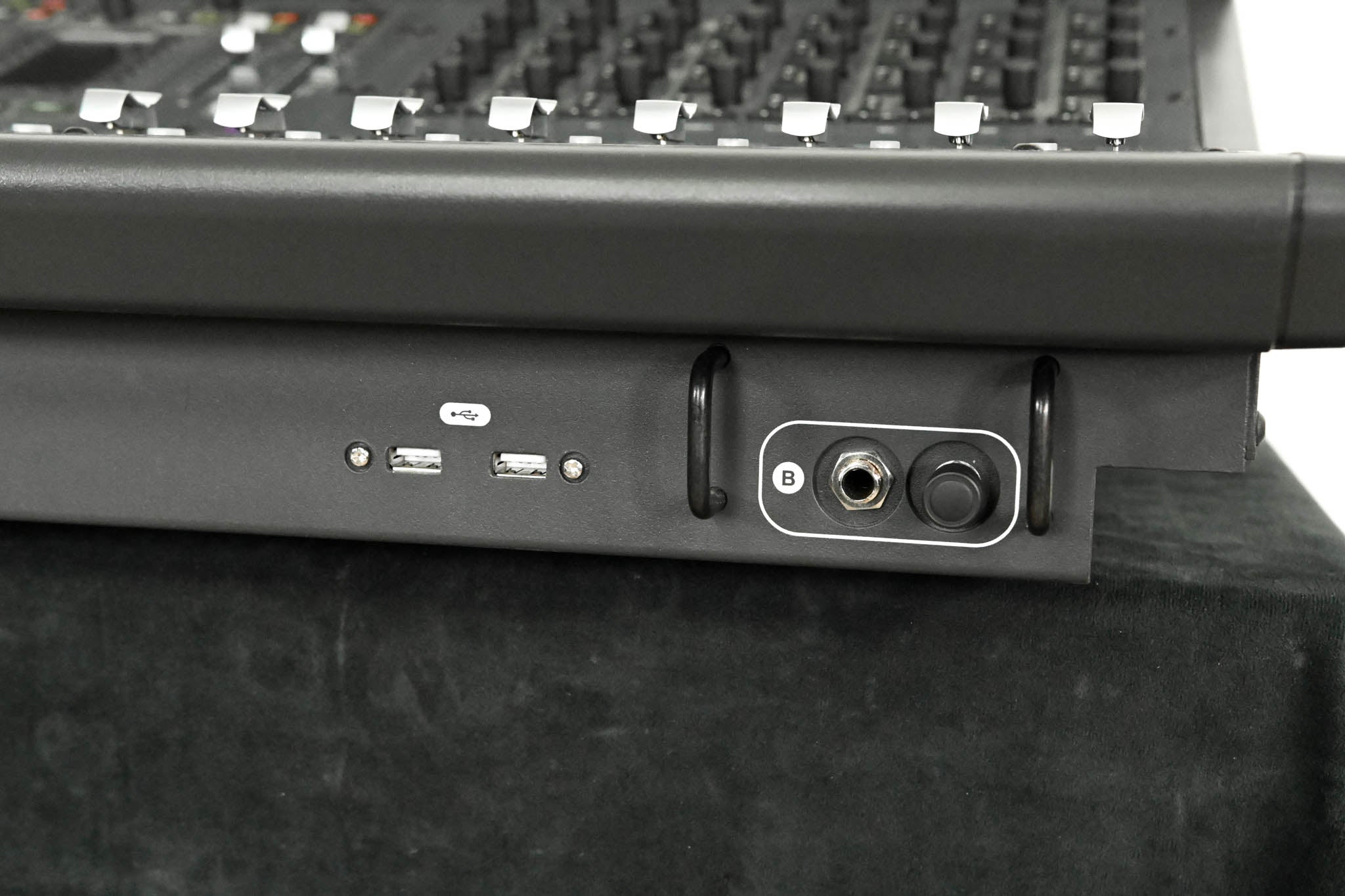 AVID VENUE S6L-24D Surface with E6L-112 Engine & Stage 64 64x32 I/O Rack