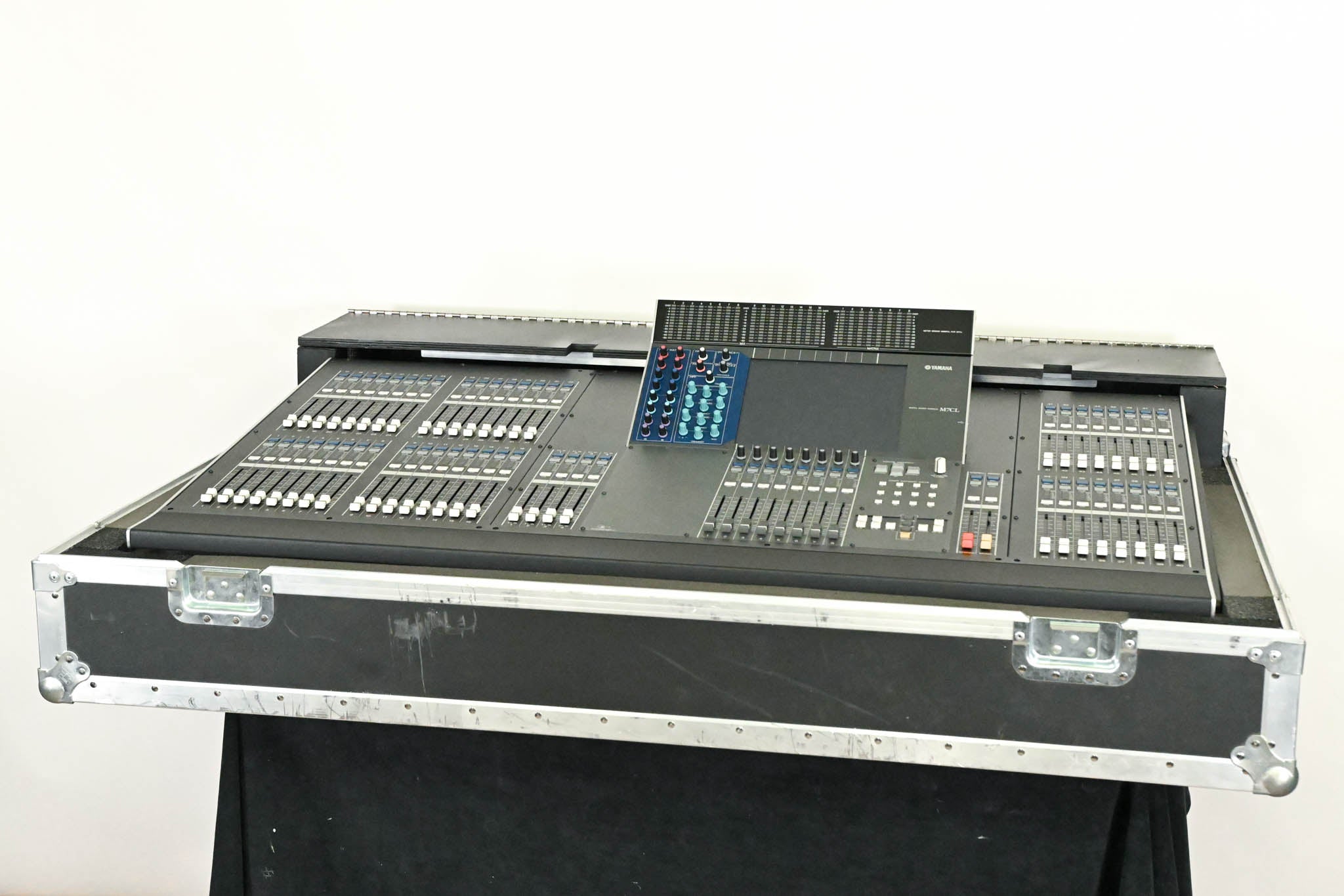 Yamaha M7CL-48 48-Channel Digital Audio Mixing Console with Road Case