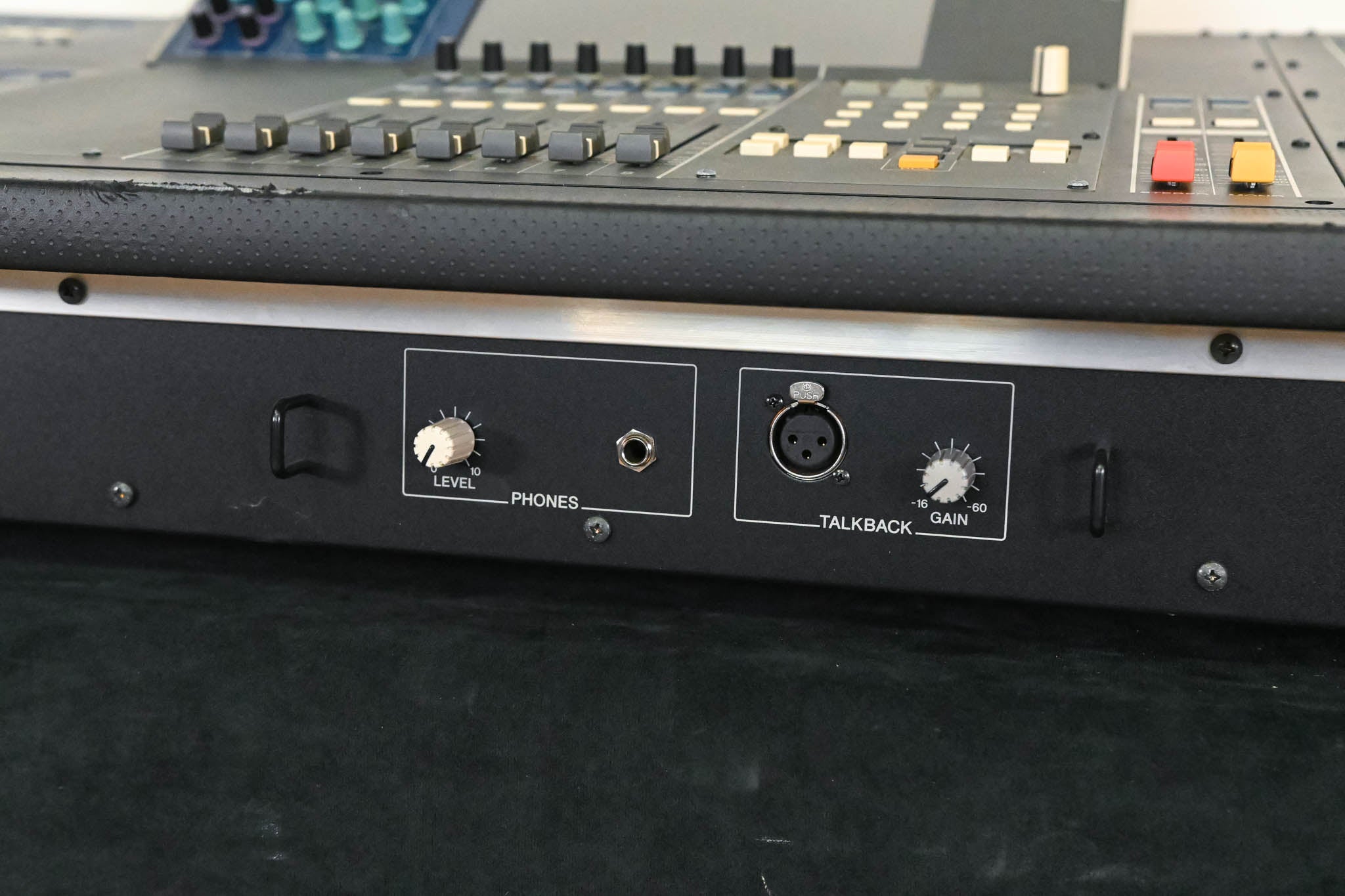 Yamaha M7CL-48ES 48-Channel EtherSound Digital Audio Mixer