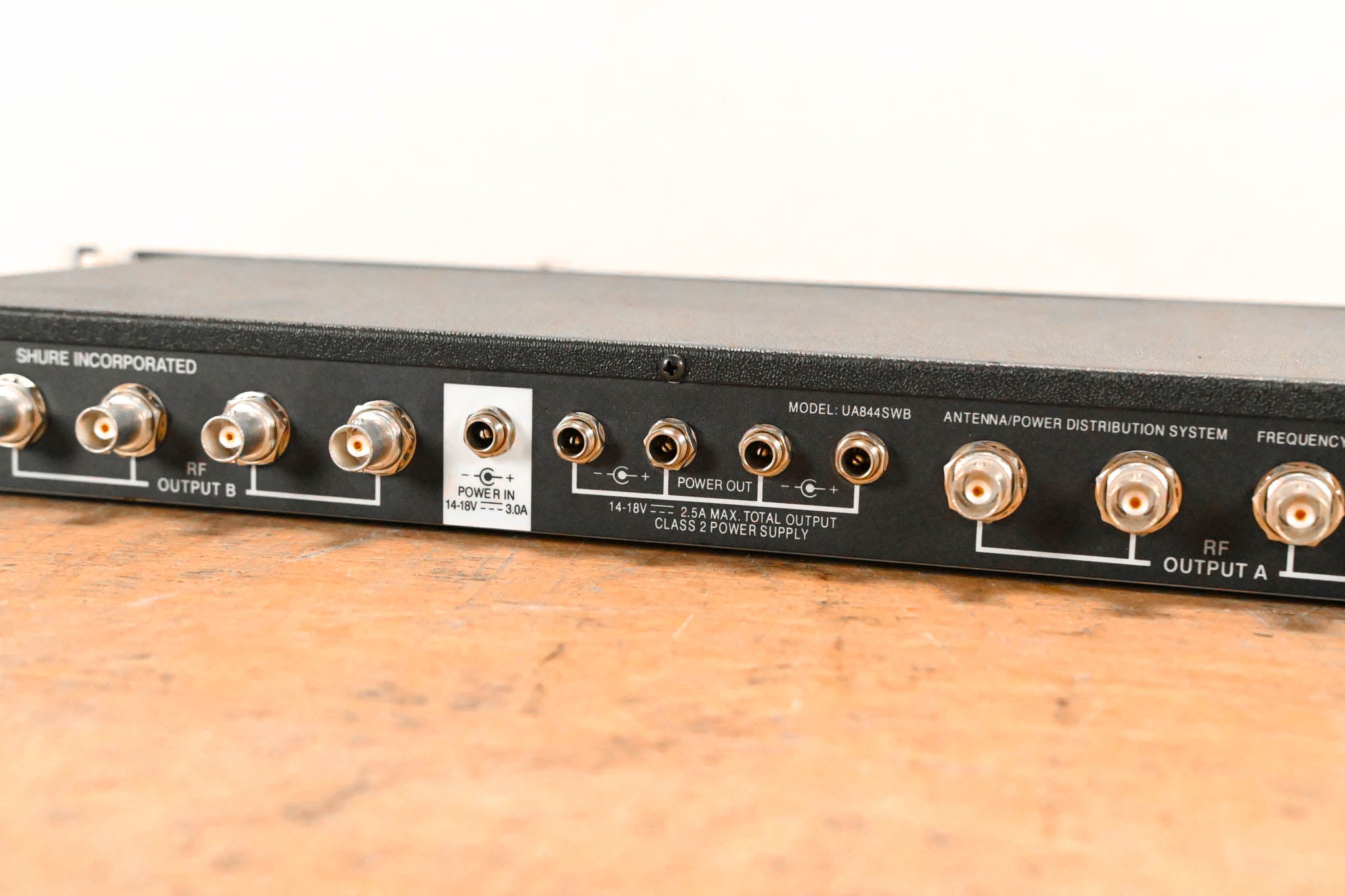 Shure UA844SWB Antenna Distribution System - 470-952 MHz NO POWER SUPPLY
