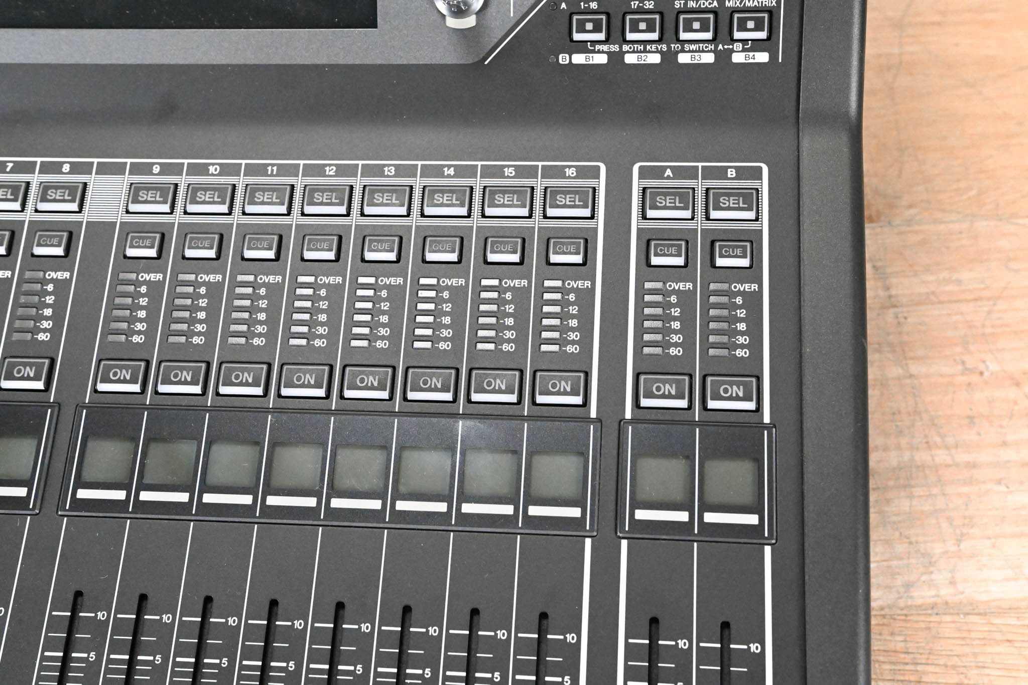 Yamaha QL1 16-Input / 8-Output Digital Mixing Console