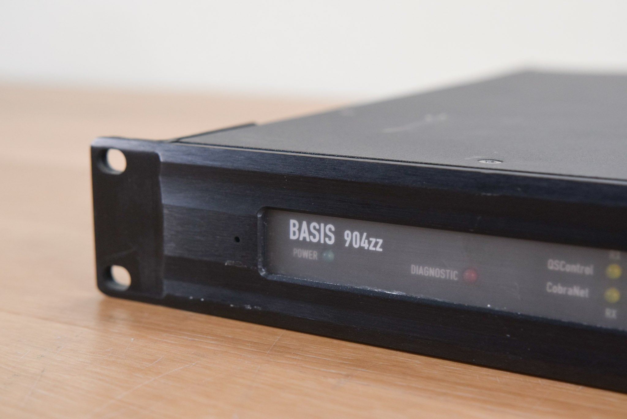 QSC Basis 904zz Amplifier/Loudspeaker Control Processor