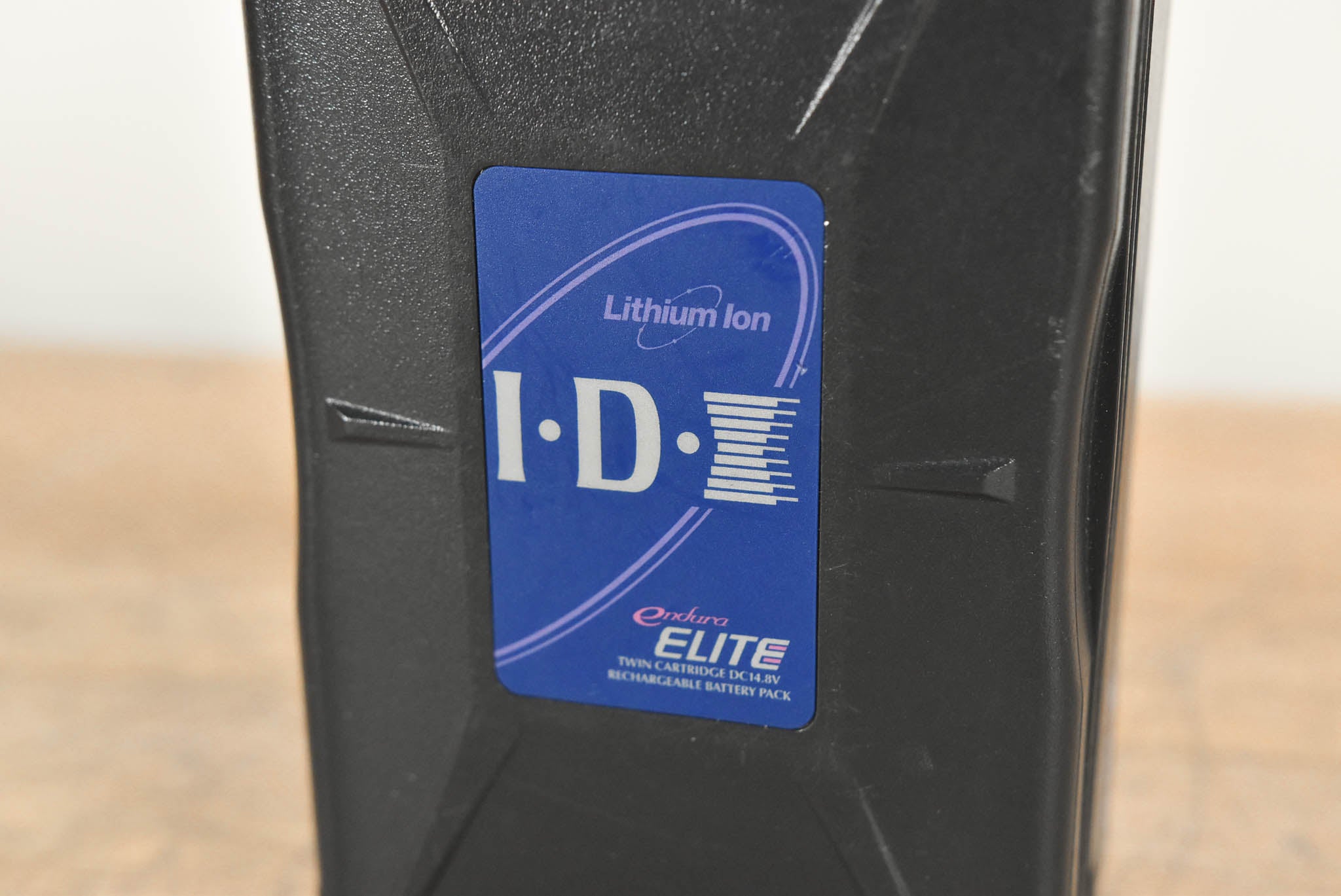 IDX System Technology Endura Elite 136Wh Li-Ion V-Mount Battery