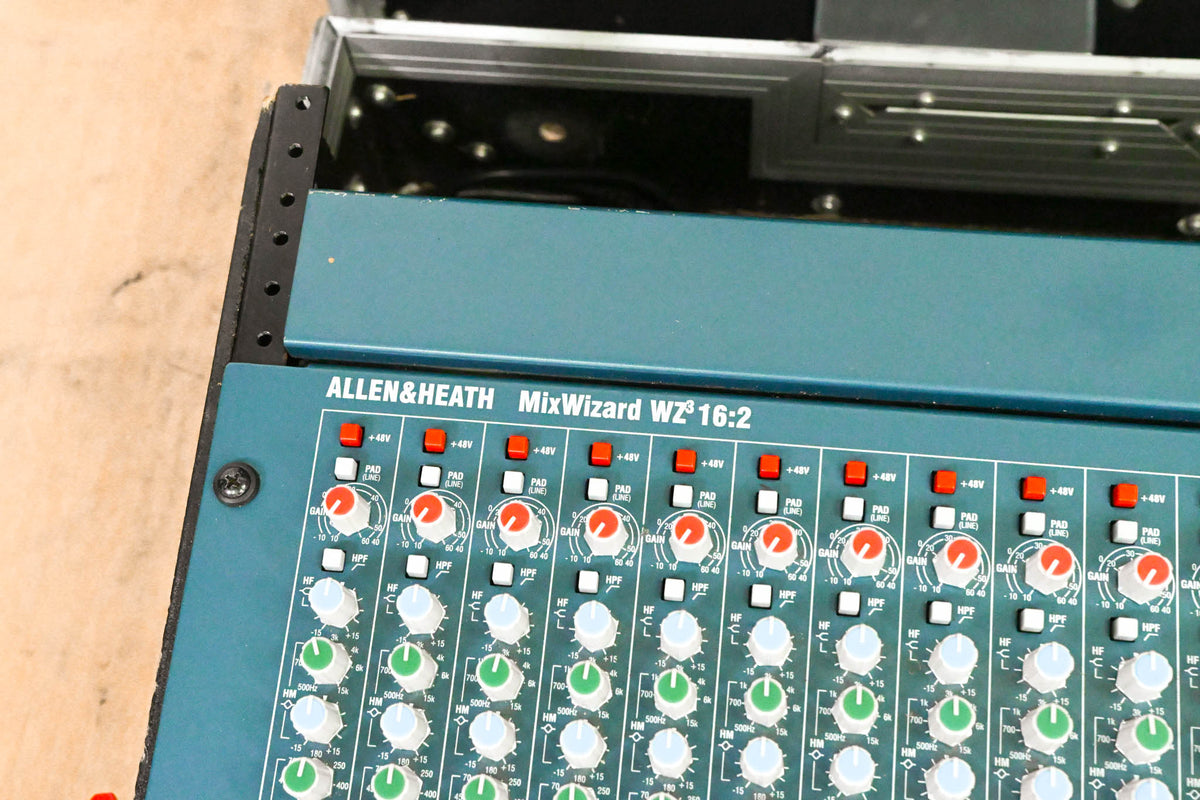 Allen & Heath MixWizard WZ3 16:2 16-Channel Analog Mixer w/ Road Case