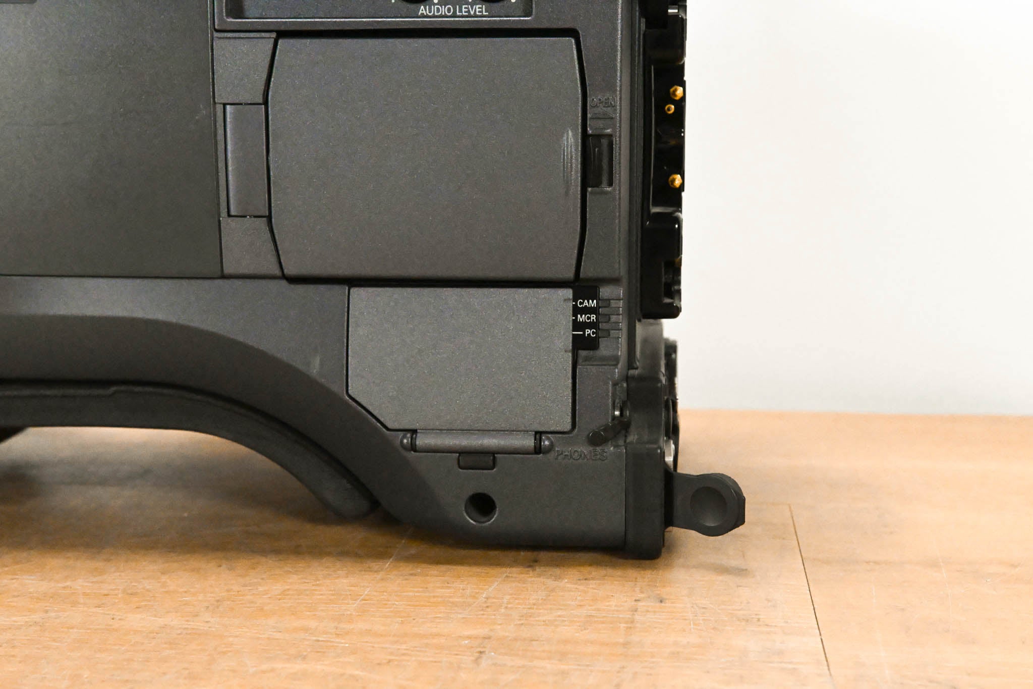 Panasonic AG-HPX500P 2/3" Shoulder-Mounted P2HD Camcorder