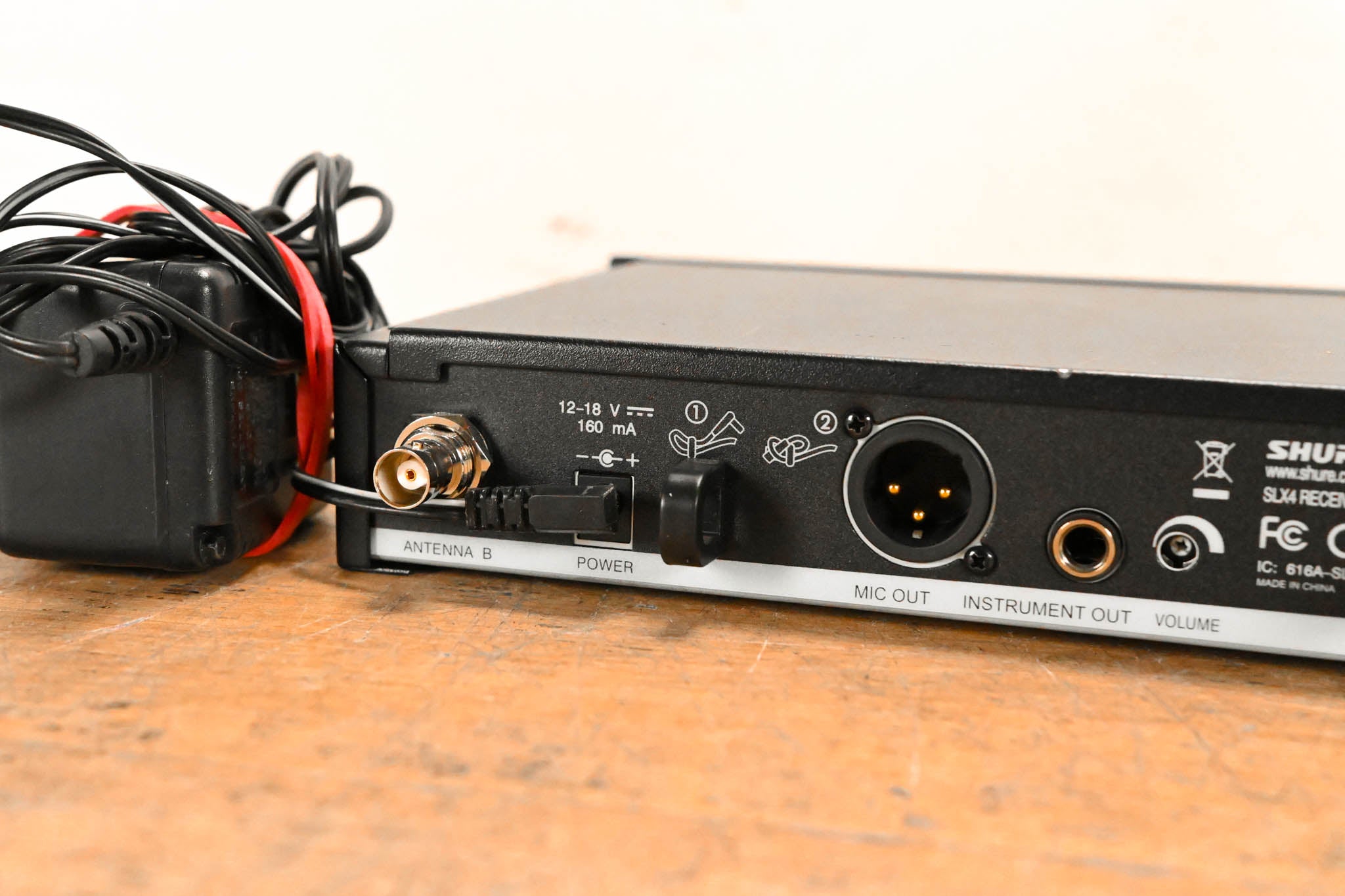 Shure SLX4 Wireless Receiver - G4 Band: 470-494 MHz