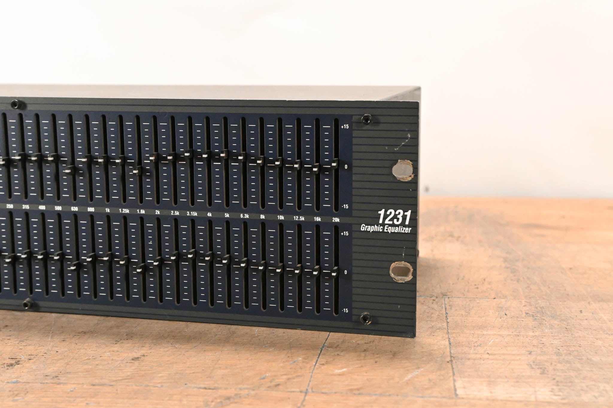 dbx 1231 Dual-Channel 31-Band Graphic Equalizer