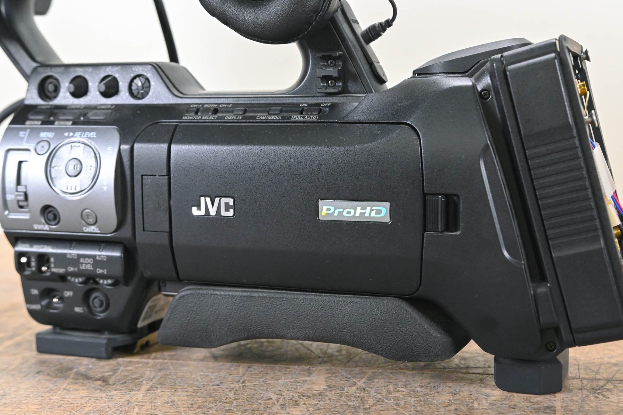 JVC GY-HM790CHU ProHD ENG / Studio Camera