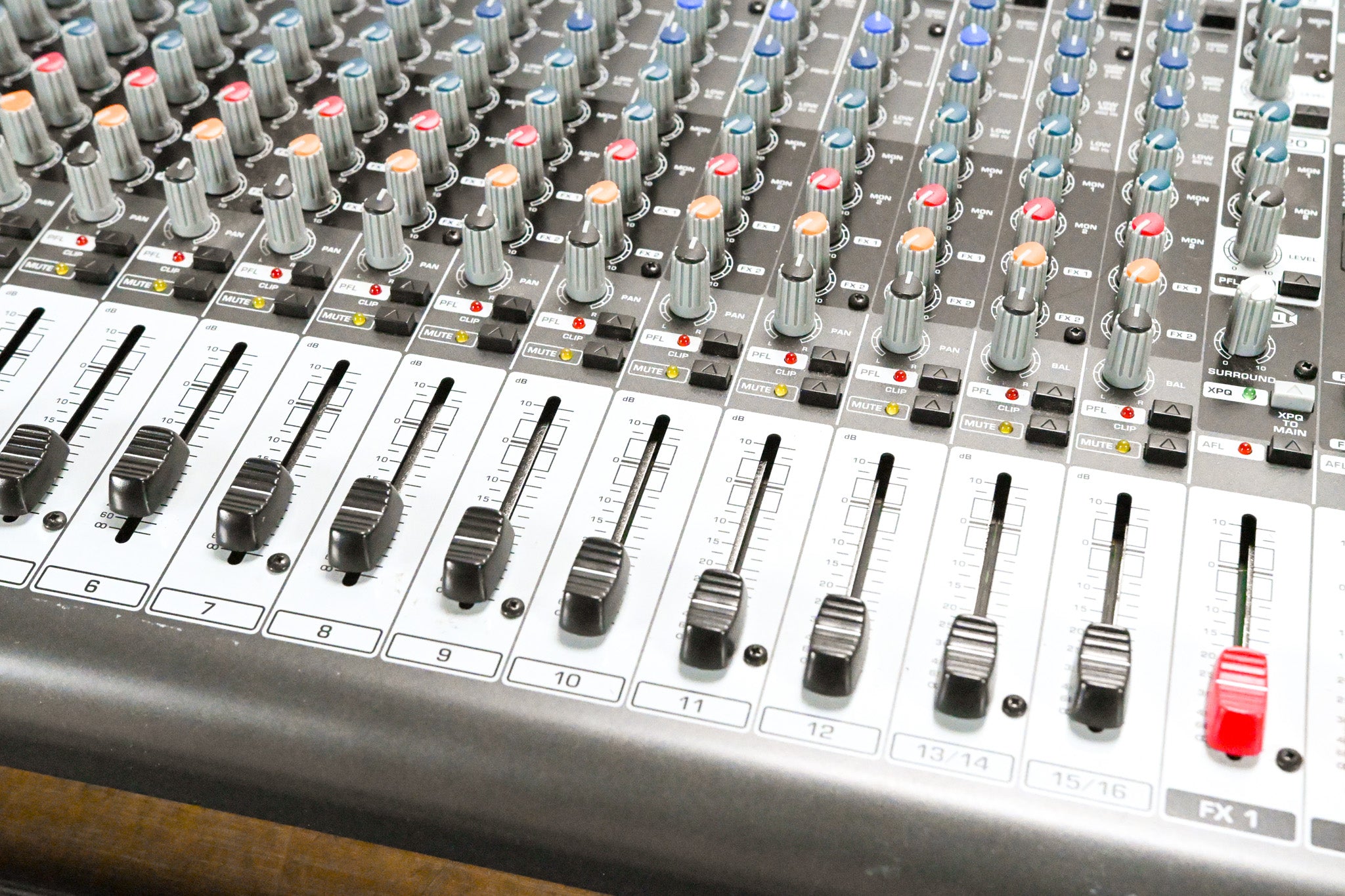 Behringer EuroPower PMP5000 1200W 20-Channel Powered Mixer