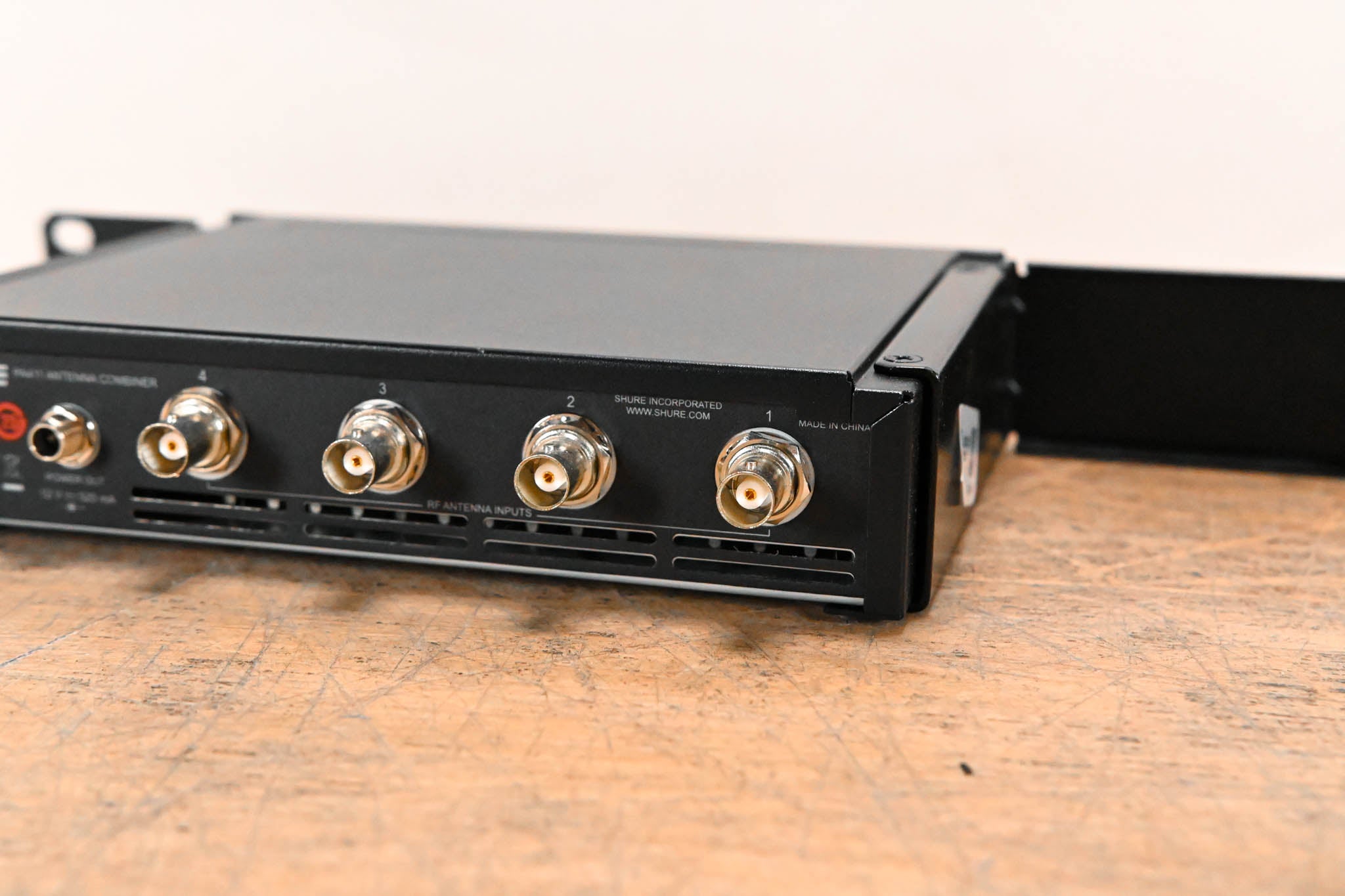 Shure PA411 Antenna Combiner for PSM 300 Series Wireless NO POWER SUPPLY