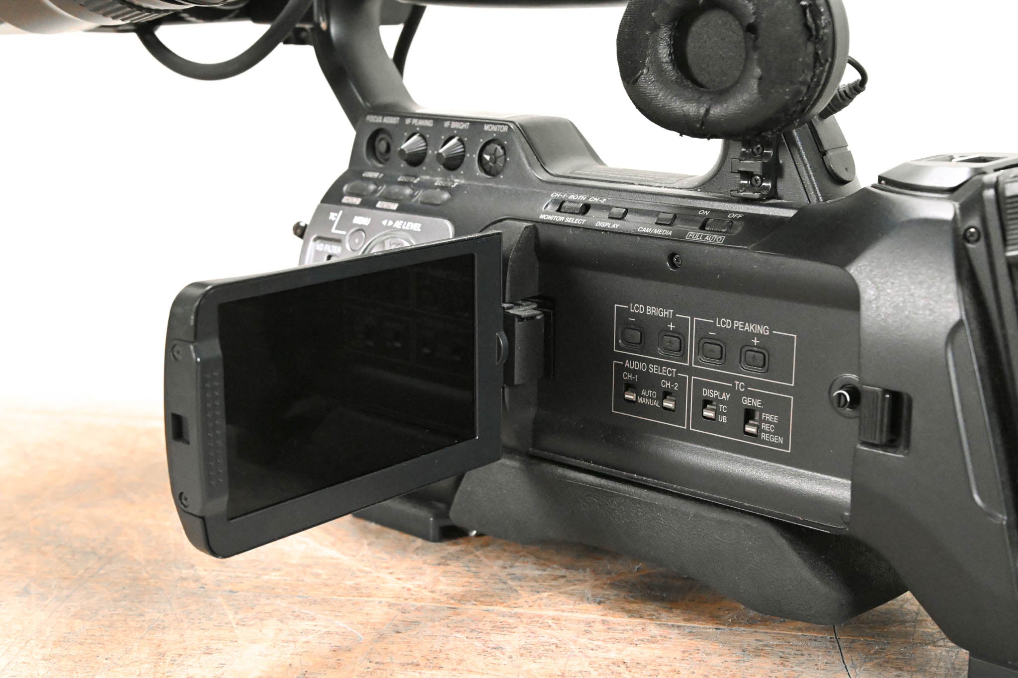 JVC GY-HM700U ProHD Compact Shoulder Solid-State Camcorder
