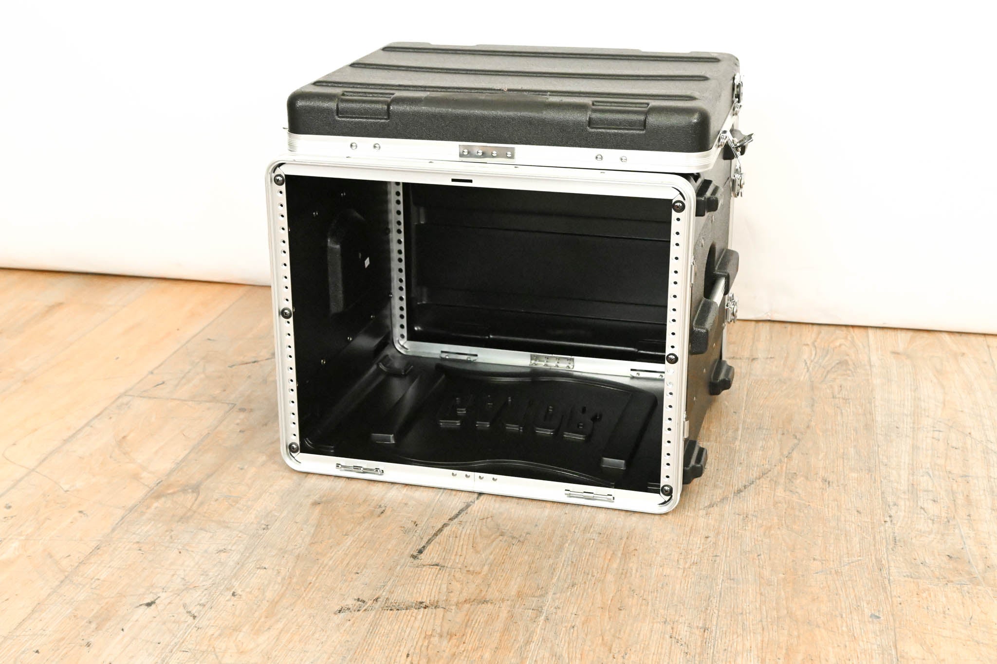 Gator Cases 8U Molded Case - 19" Depth