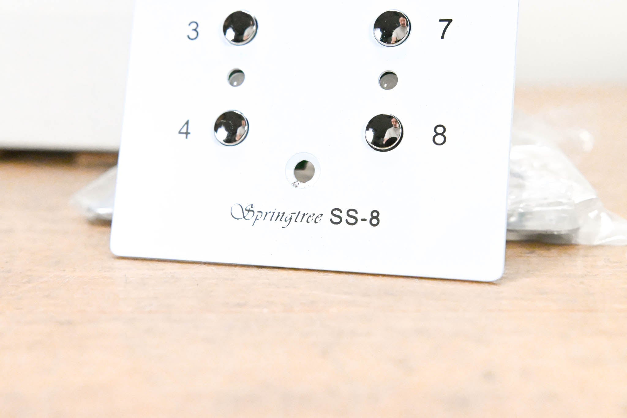 Springtree SS-8-W Satellite Wall Station - White