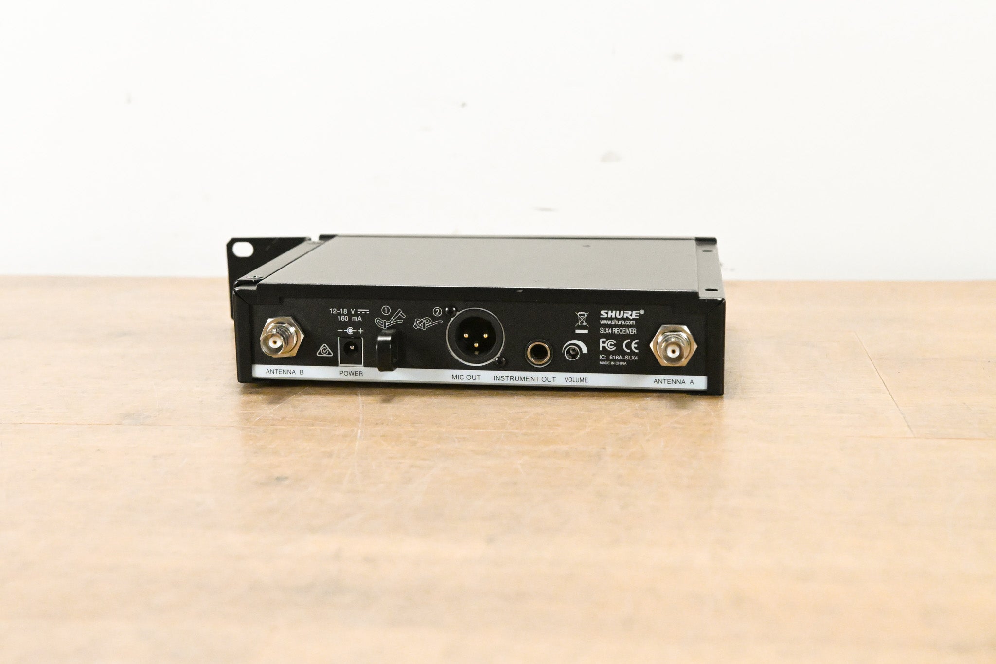 Shure SLX4 Wireless Receiver - H5 Band: 518-542 MHz (NO POWER SUPPLY)