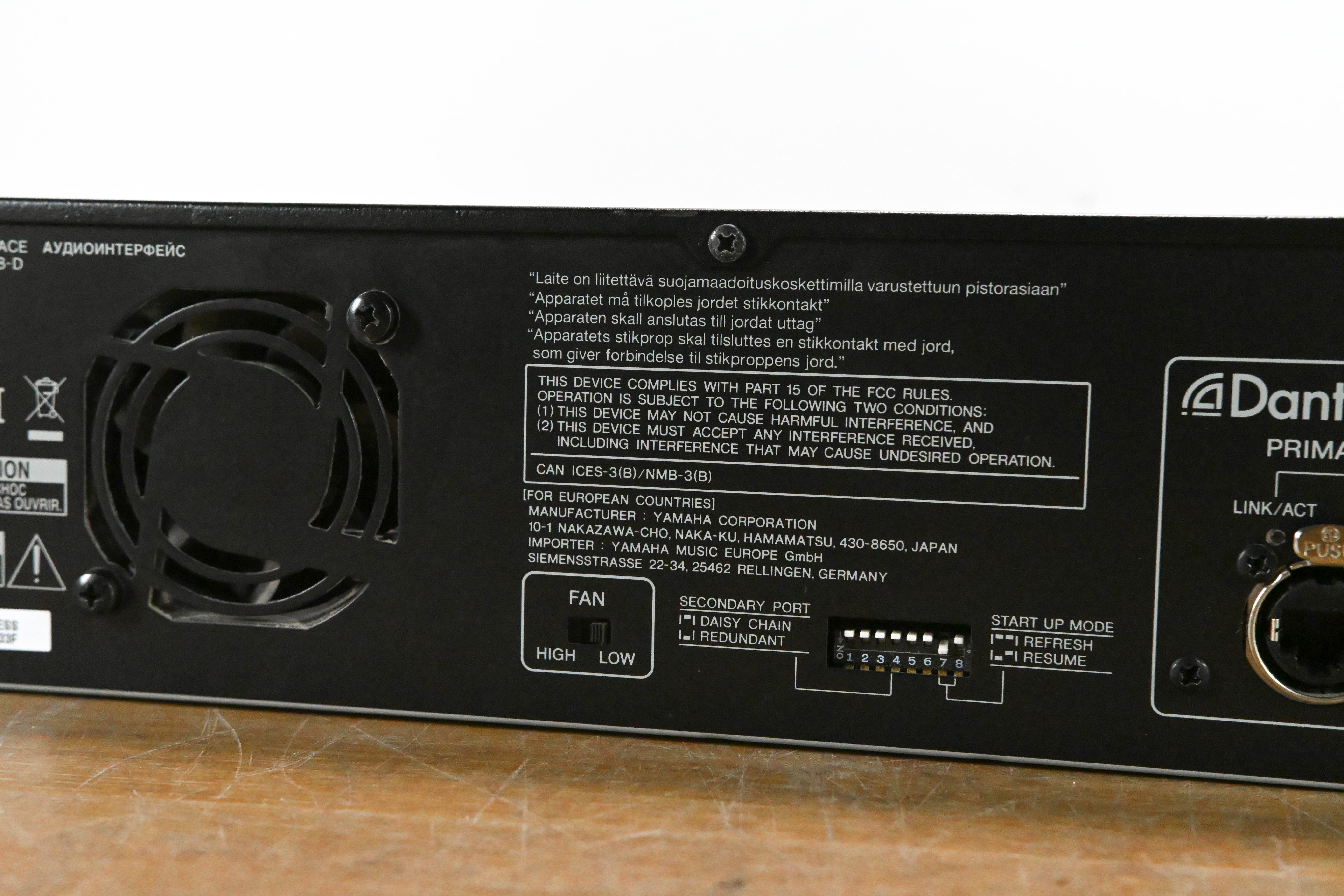 Yamaha Tio1608-D 16-Input/8-Output Dante Stagebox for TF Series Mixers