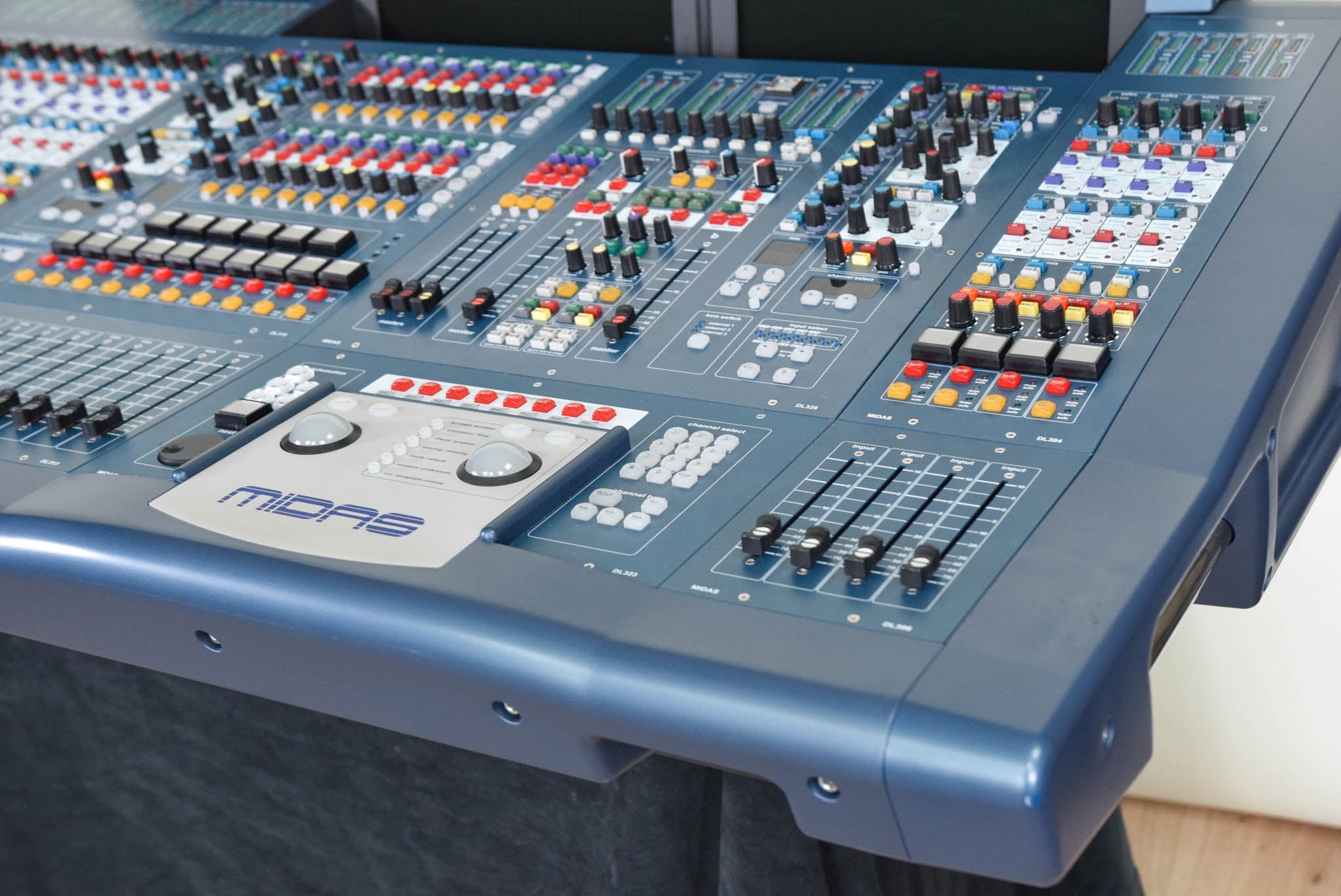 Midas PRO9 Live Audio Mixing System with DL371 Engine