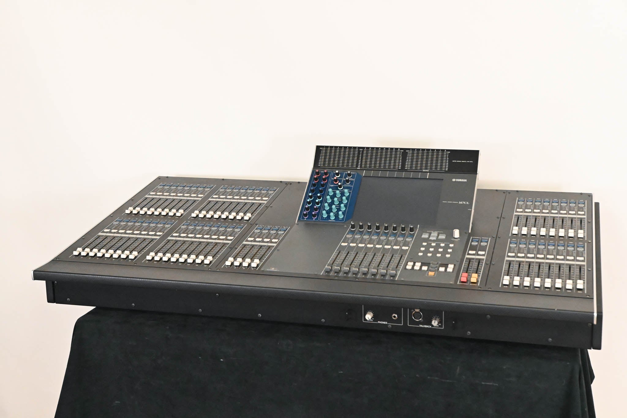 Yamaha M7CL-48 48-Channel Digital Audio Mixing Console