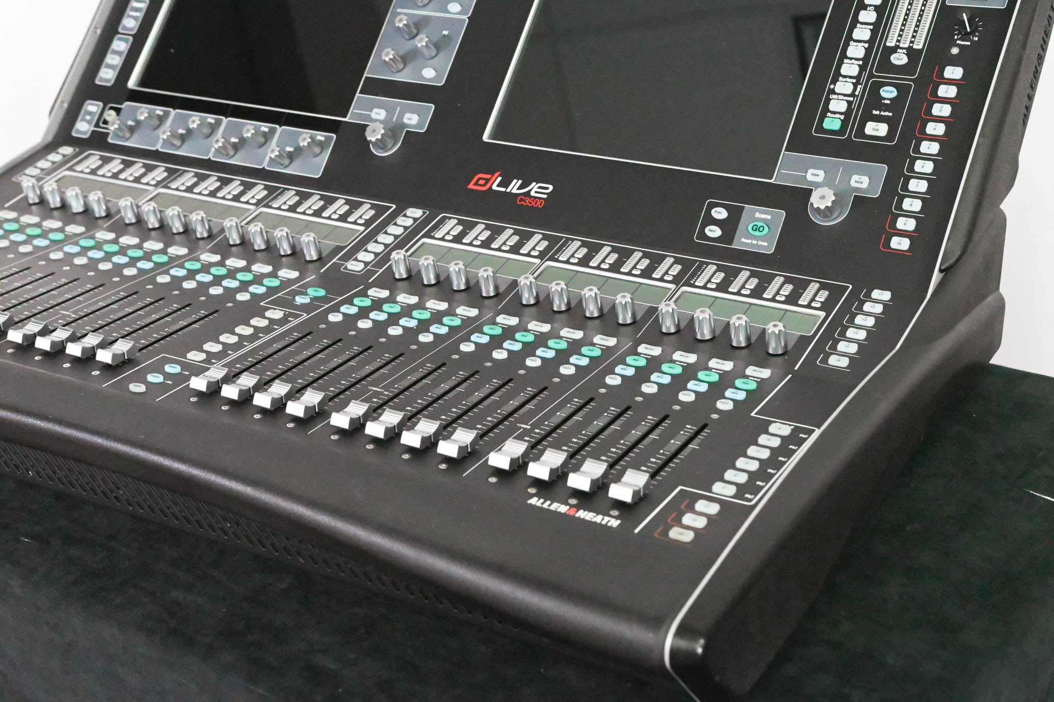 Allen & Heath dLive C3500 Control Surface w/ CDM48 48-in/24-out MixRack