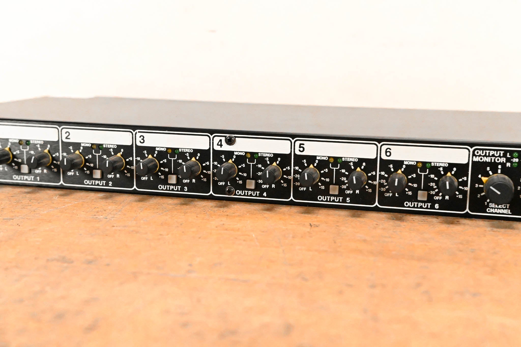 Drawmer DA-6 Stereo In, 6x Stereo Out Balanced Distribution Amplifier