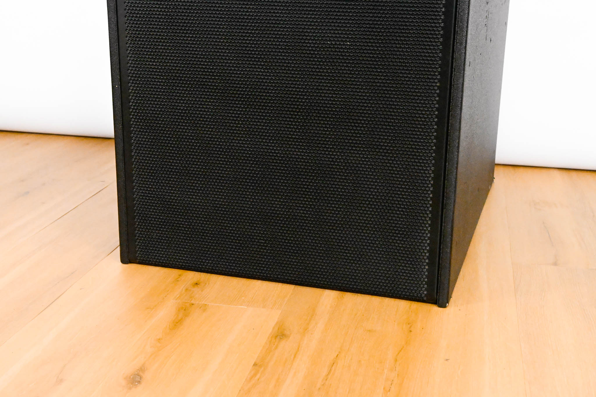 Electro-Voice (EV) EVA-2151D Dual 15" Passive Line Array Subwoofer