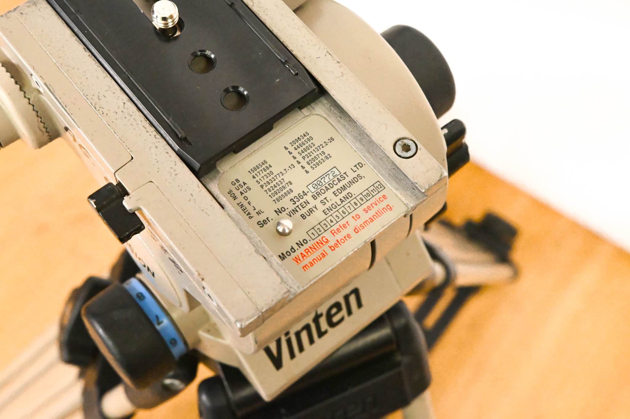 Vinten Vision 12 SD Fluid Head with Aluminum Tripod