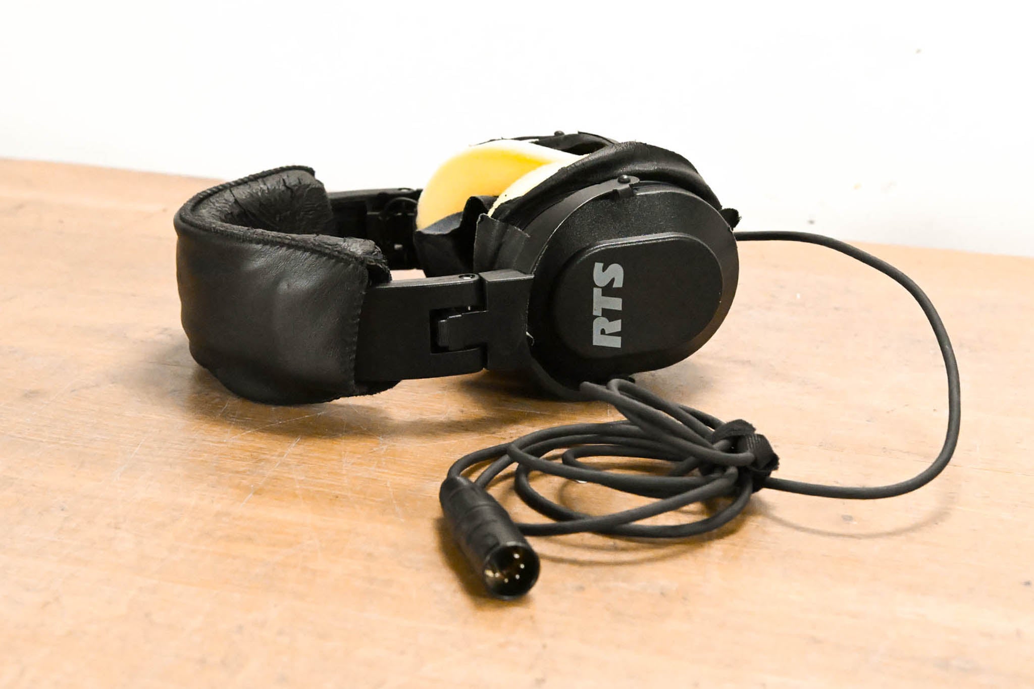 RTS HR-2 A5M Dual-Sided Full-Cushion Medium-Weight Intercom Headset
