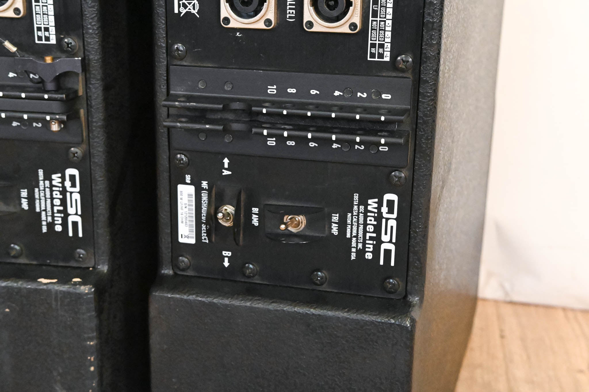 QSC WideLine-10 Dual 10-Inch Wide Line Array Speaker (PAIR)