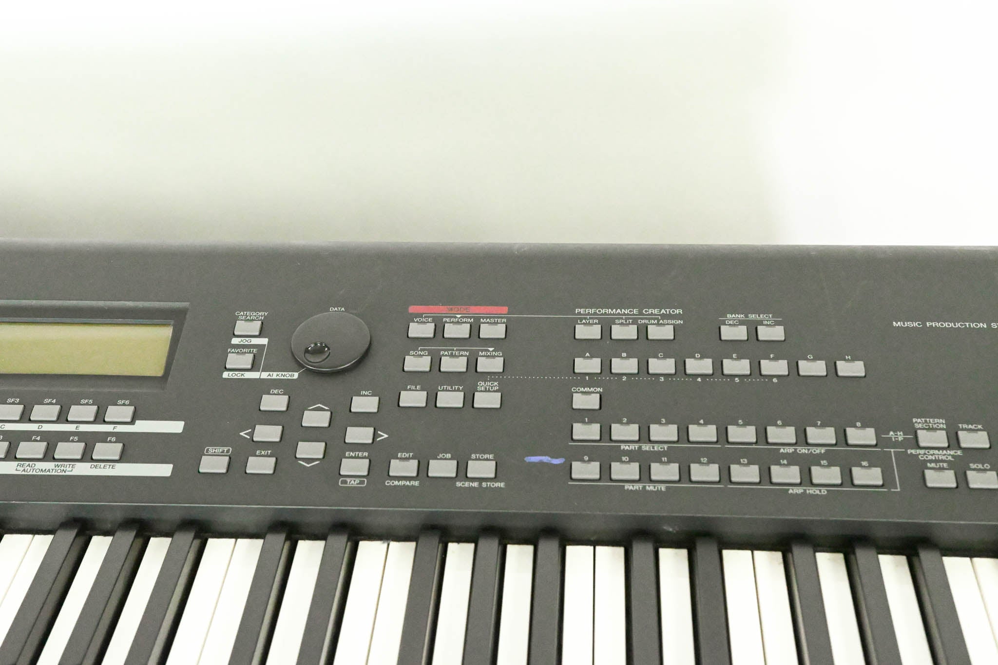 Yamaha MOX8 88-Key Synthesizer Workstation (NO POWER SUPPLY)