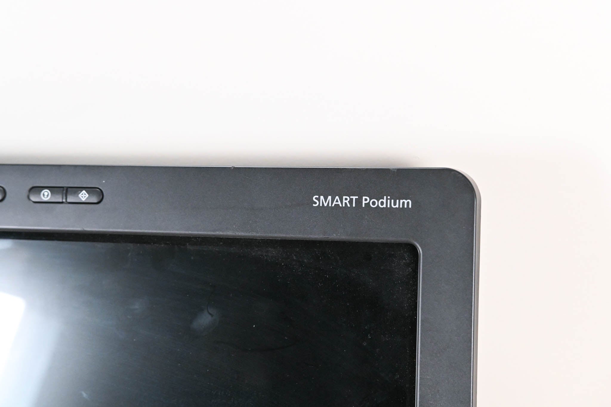 SMART Podium 524 Interactive Pen Display