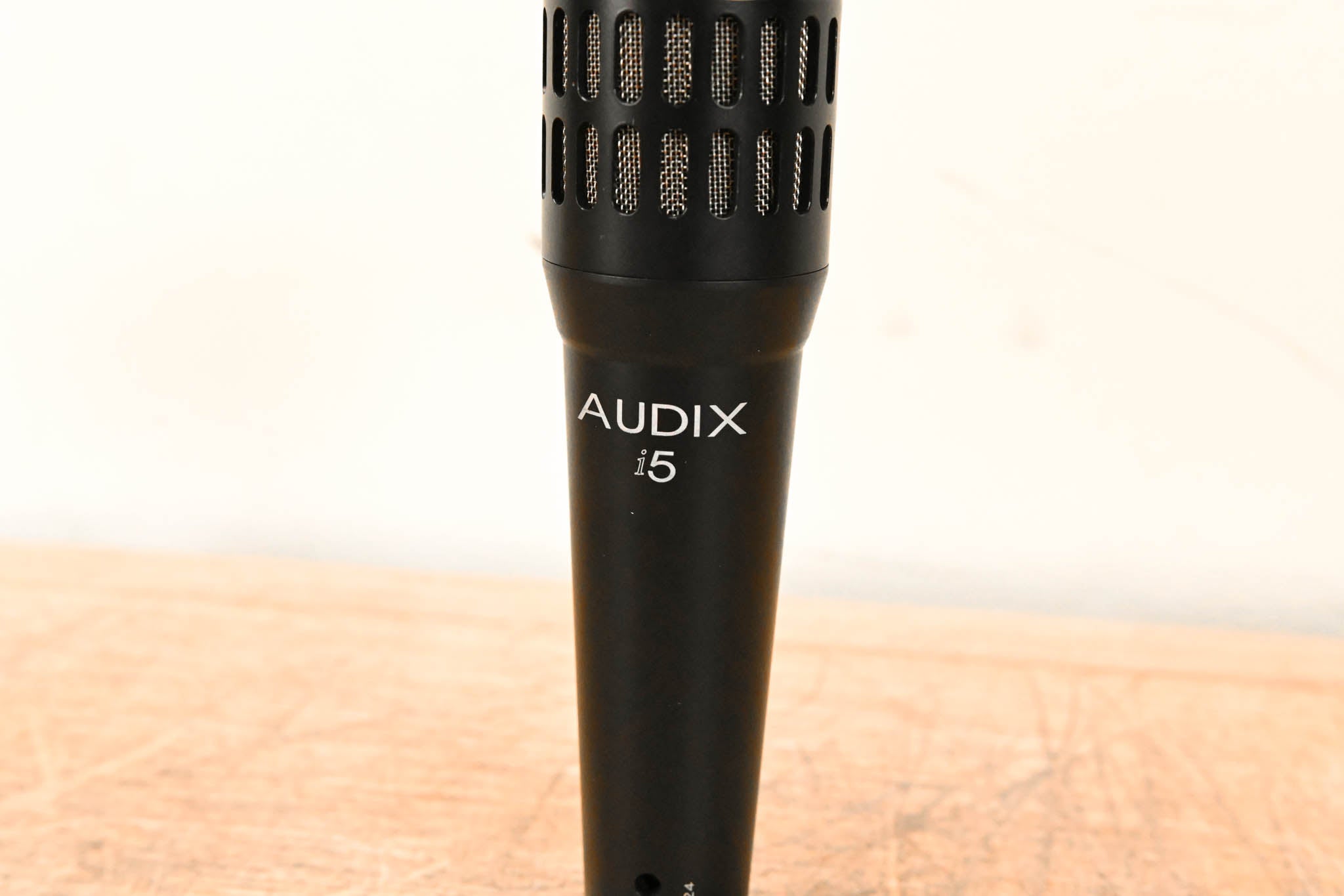 Audix i5 Cardioid Dynamic Instrument Microphone w/ CabGrabber Mic Clamp