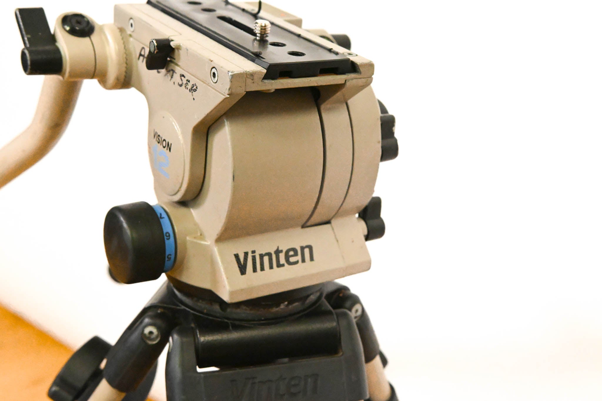Vinten Vision 12 SD Fluid Head with Aluminum Tripod