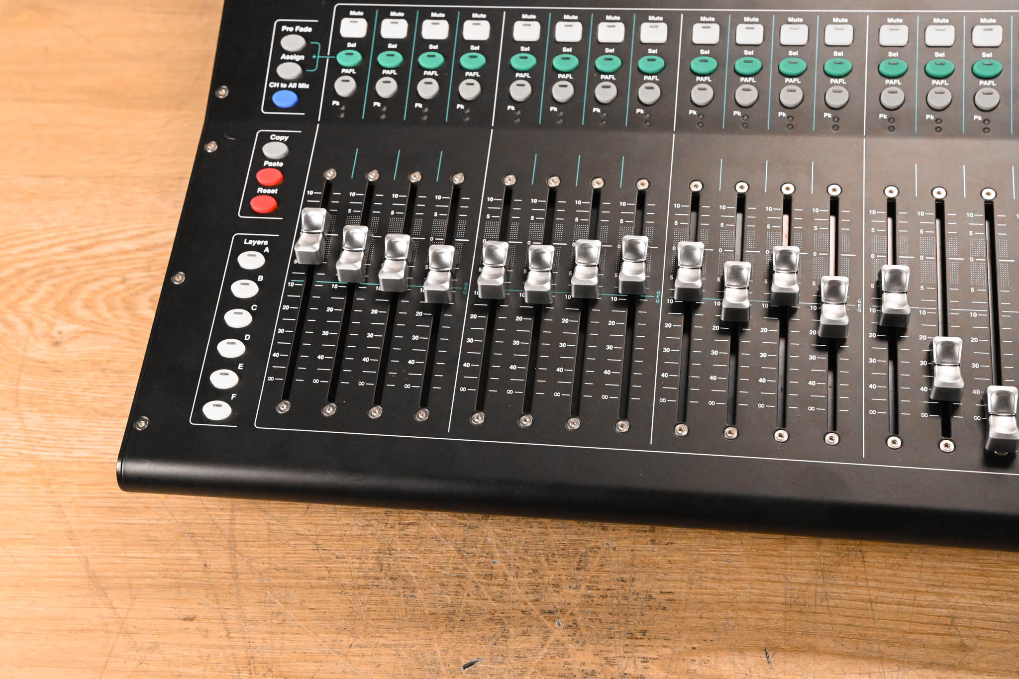 Allen & Heath SQ-7 48-Channel / 36-Bus Digital Mixer