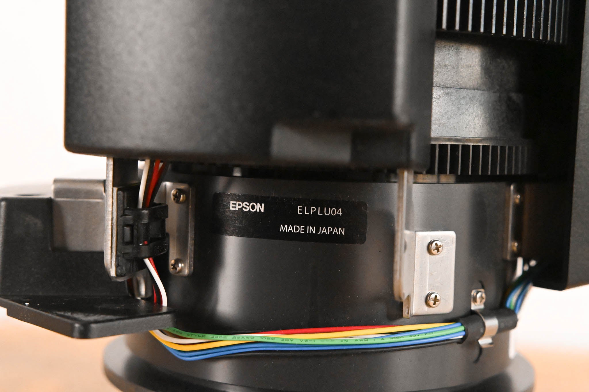 Epson ELPLU04 Short-Throw Zoom Lens #2